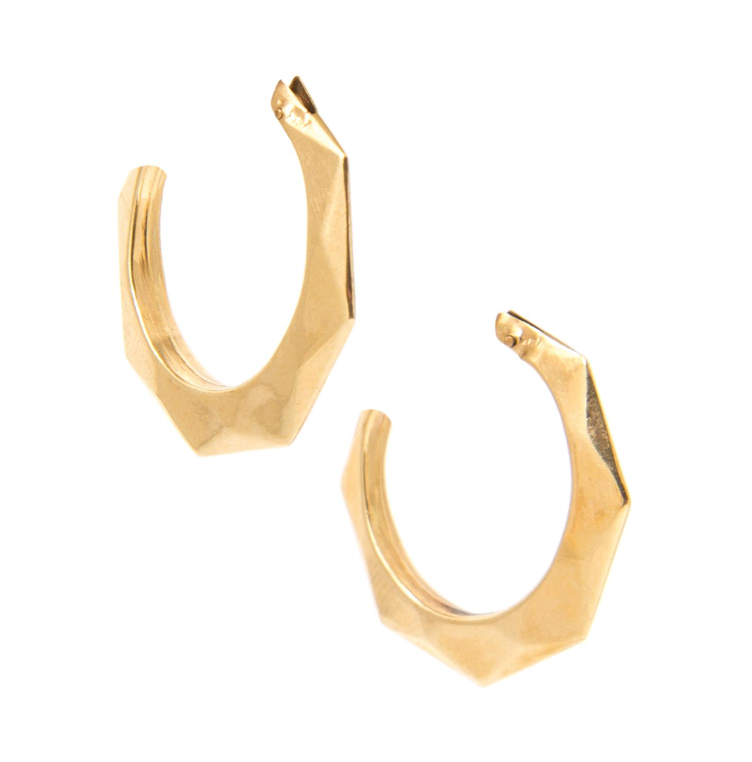 A Collection of Yellow Gold, Mother of Pearl, Onyx and Enamel Jewelry, 31.30 dwts.