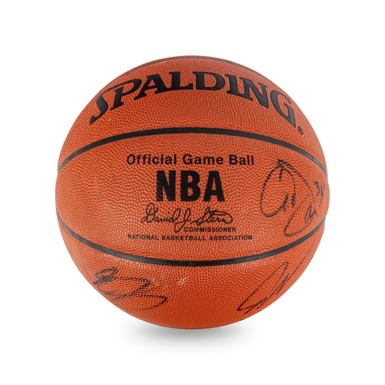 A 2003-04 Chicago Bulls Team Signed Autograph Basketball (Scottie Pippen's Last Season)