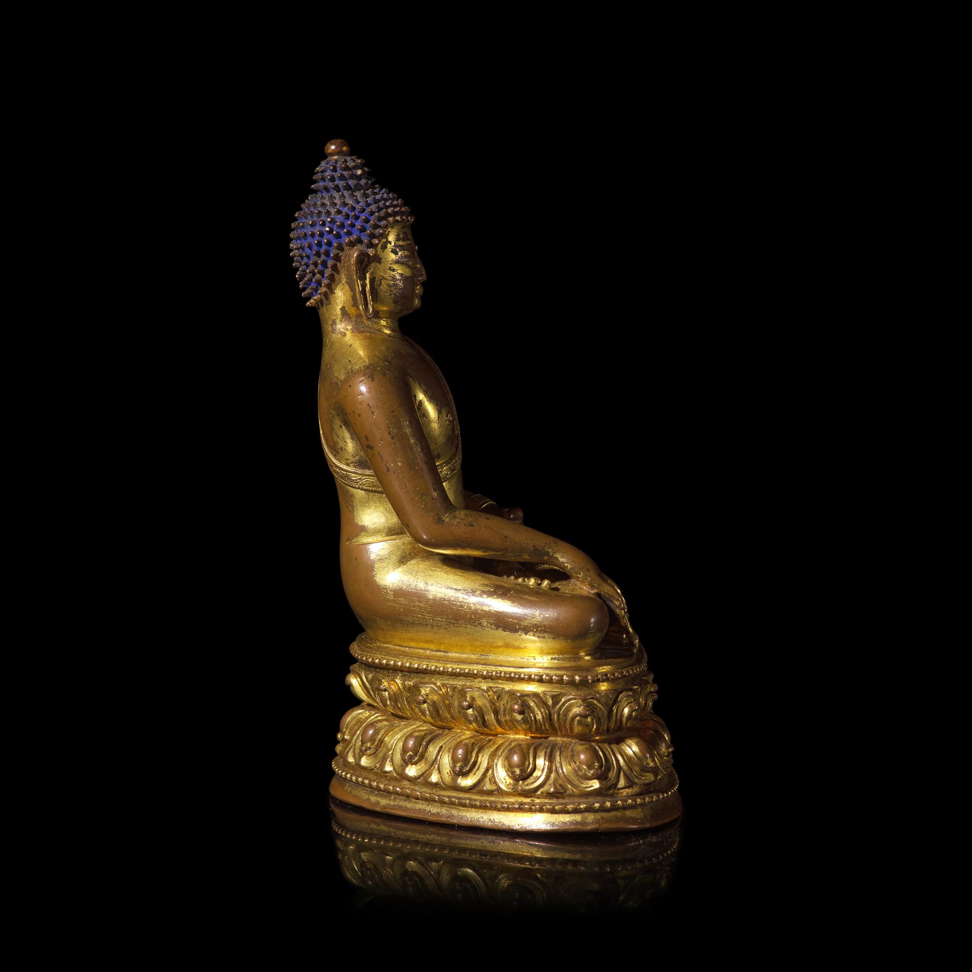 A Tibetan Gilt Copper Alloy Figure of Seated Akshobya, 15th Century 十五世紀 藏傳銅合金阿閦佛