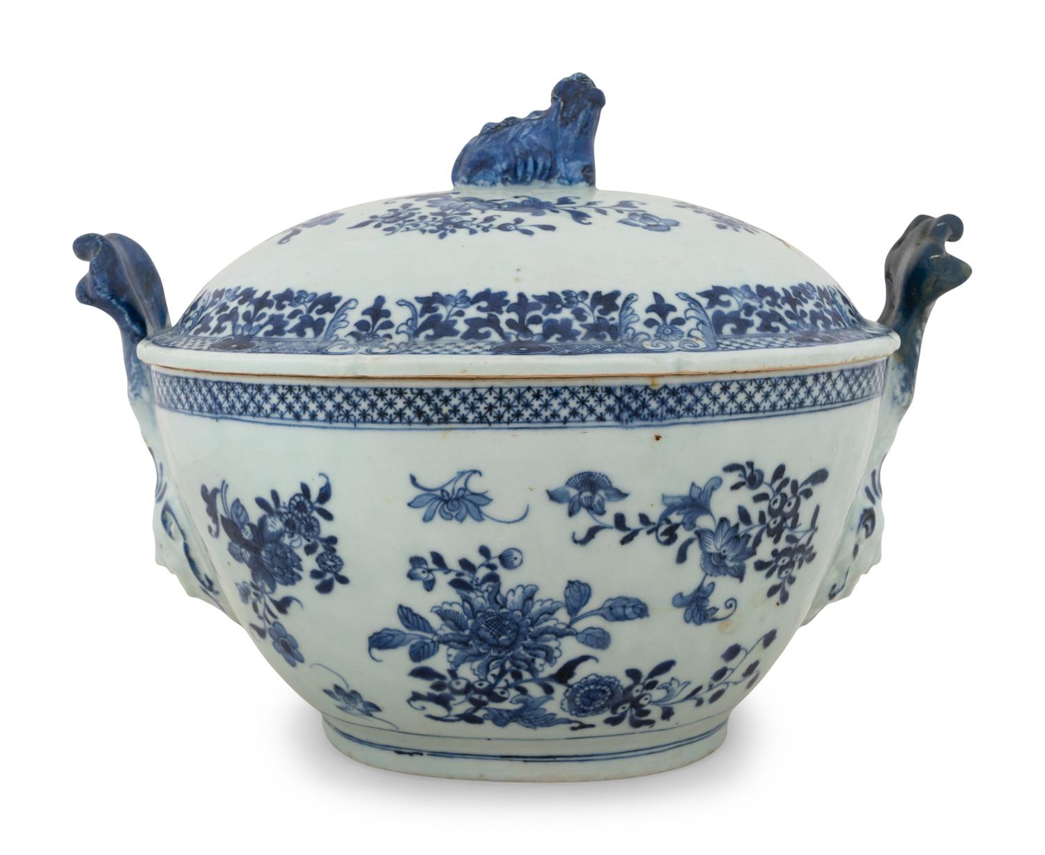A Chinese Export Blue and White Porcelain Tureen