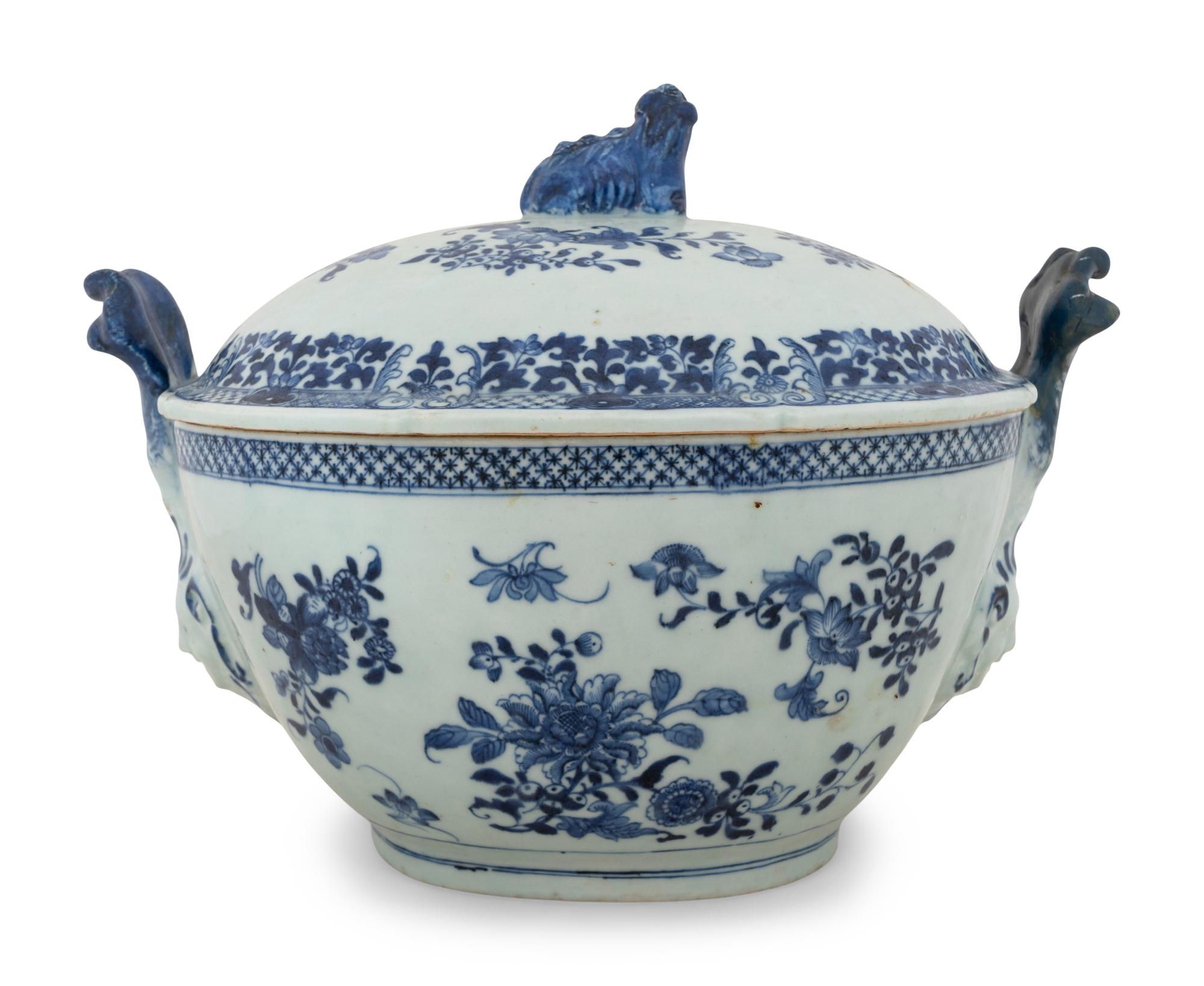 A Chinese Export Blue and White Porcelain Tureen