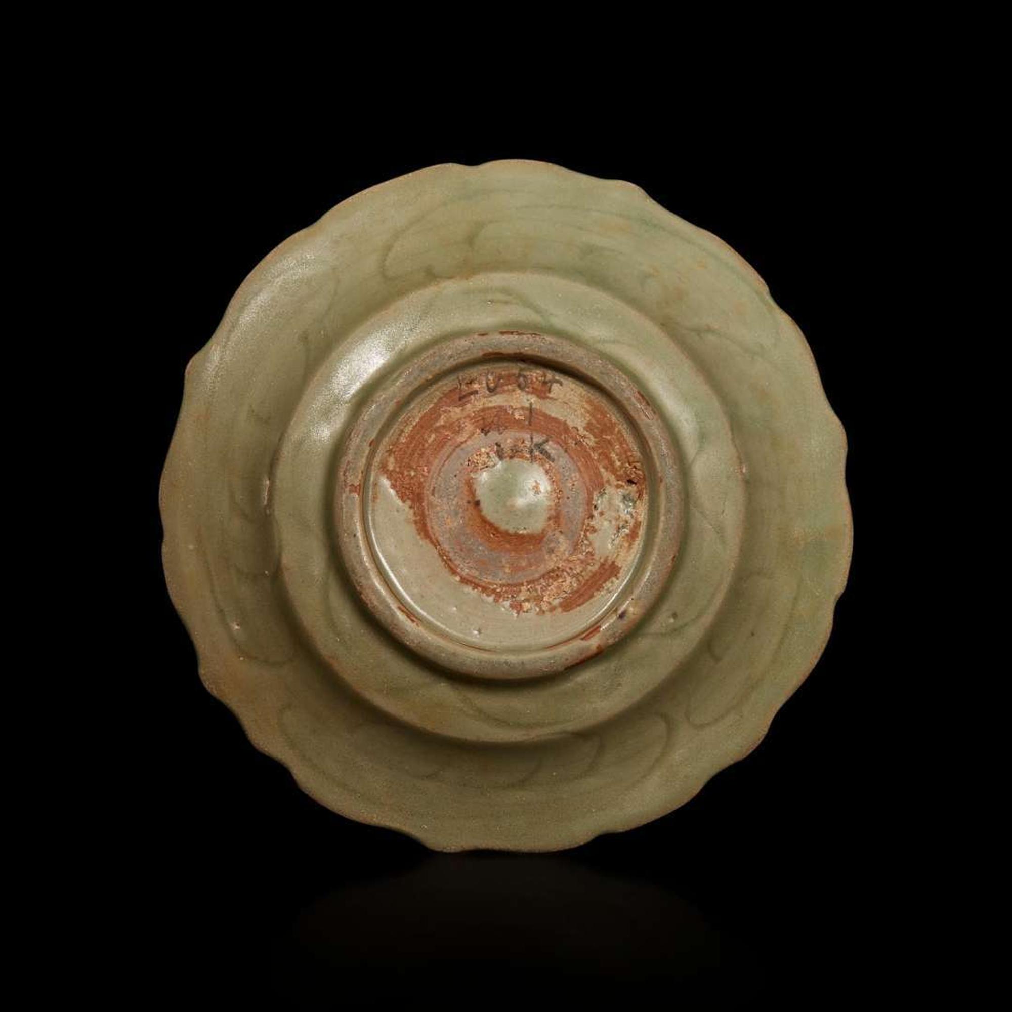 A Chinese Longquan celadon small molded and incised barbed dish 龍泉青釉模印刻劃蓮瓣盤 Late Southern Song to Yuan dynasty ?????