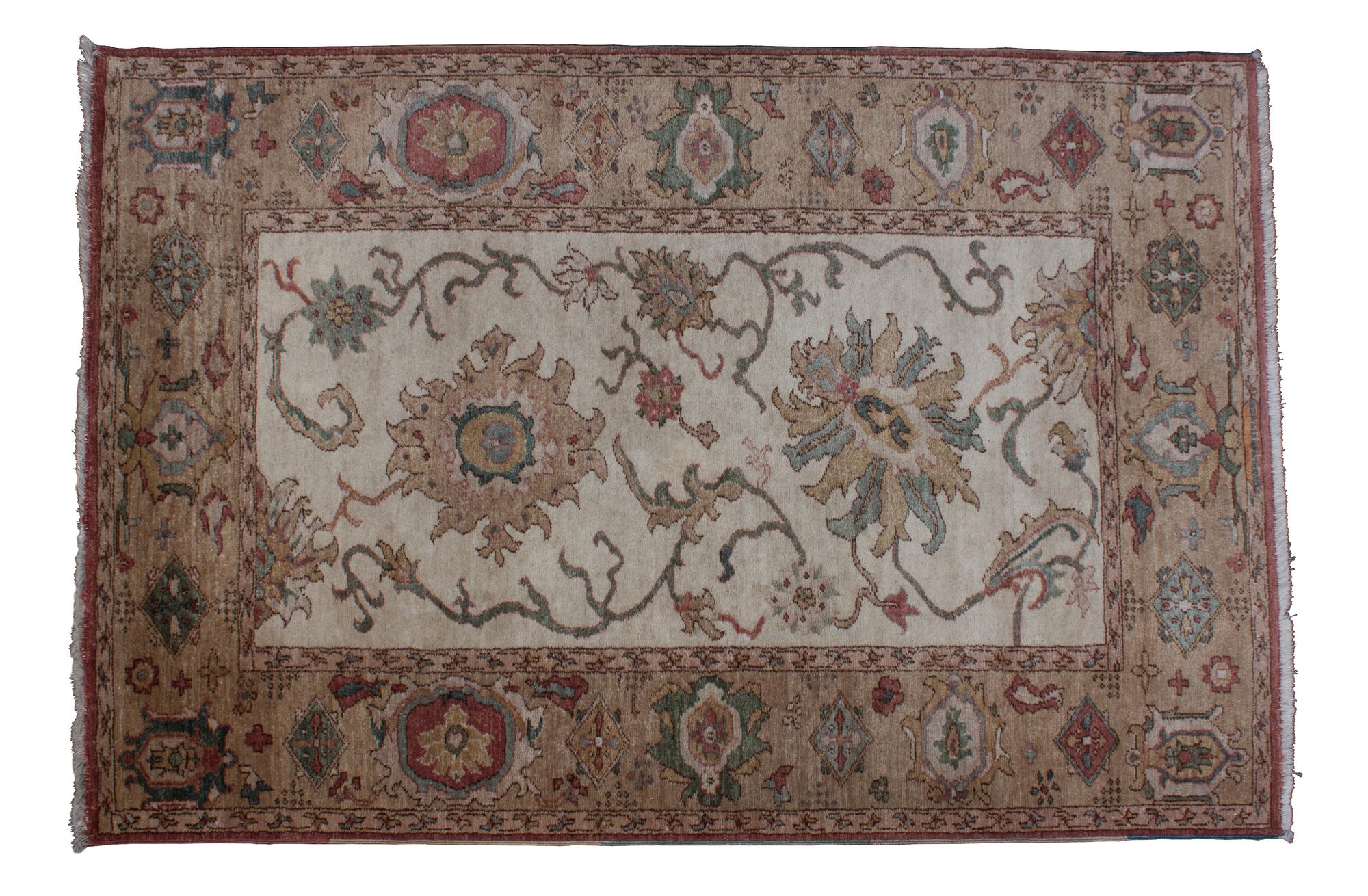 A Sultanabad Wool Rug 4 feet x 6 feet. — Egypt