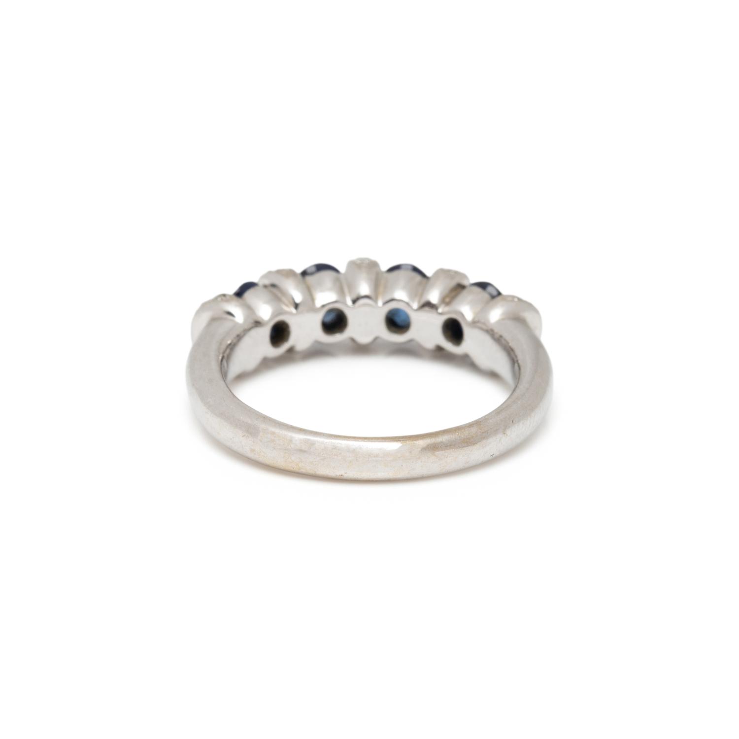 SAPPHIRE AND DIAMOND RING