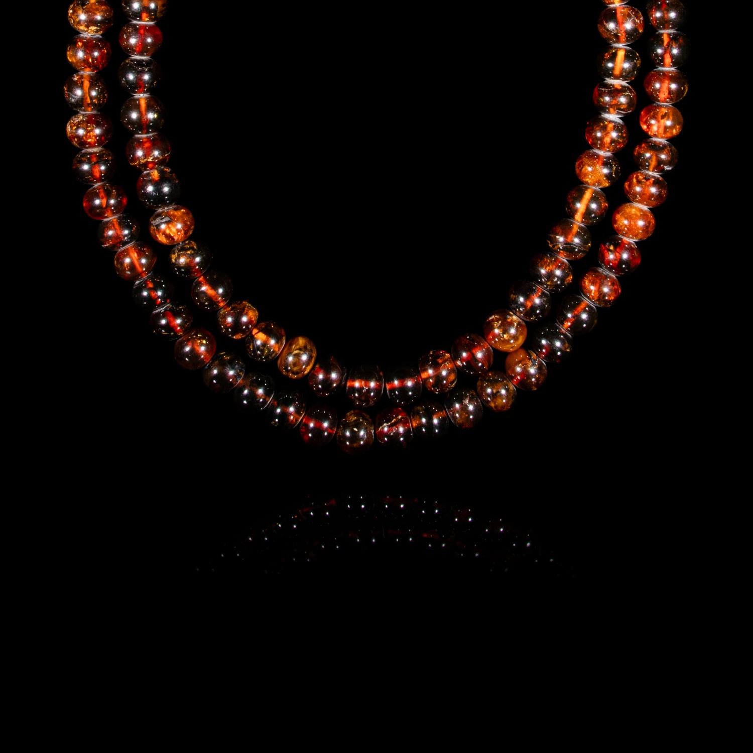 A Chinese Amber Bead Necklace, 20th Century 近代 老琥珀珠鏈