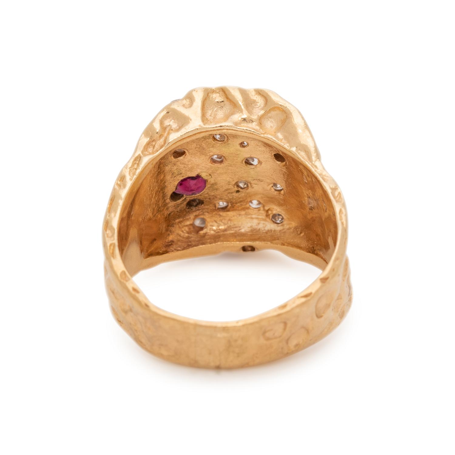 YELLOW GOLD, DIAMOND AND GARNET RING