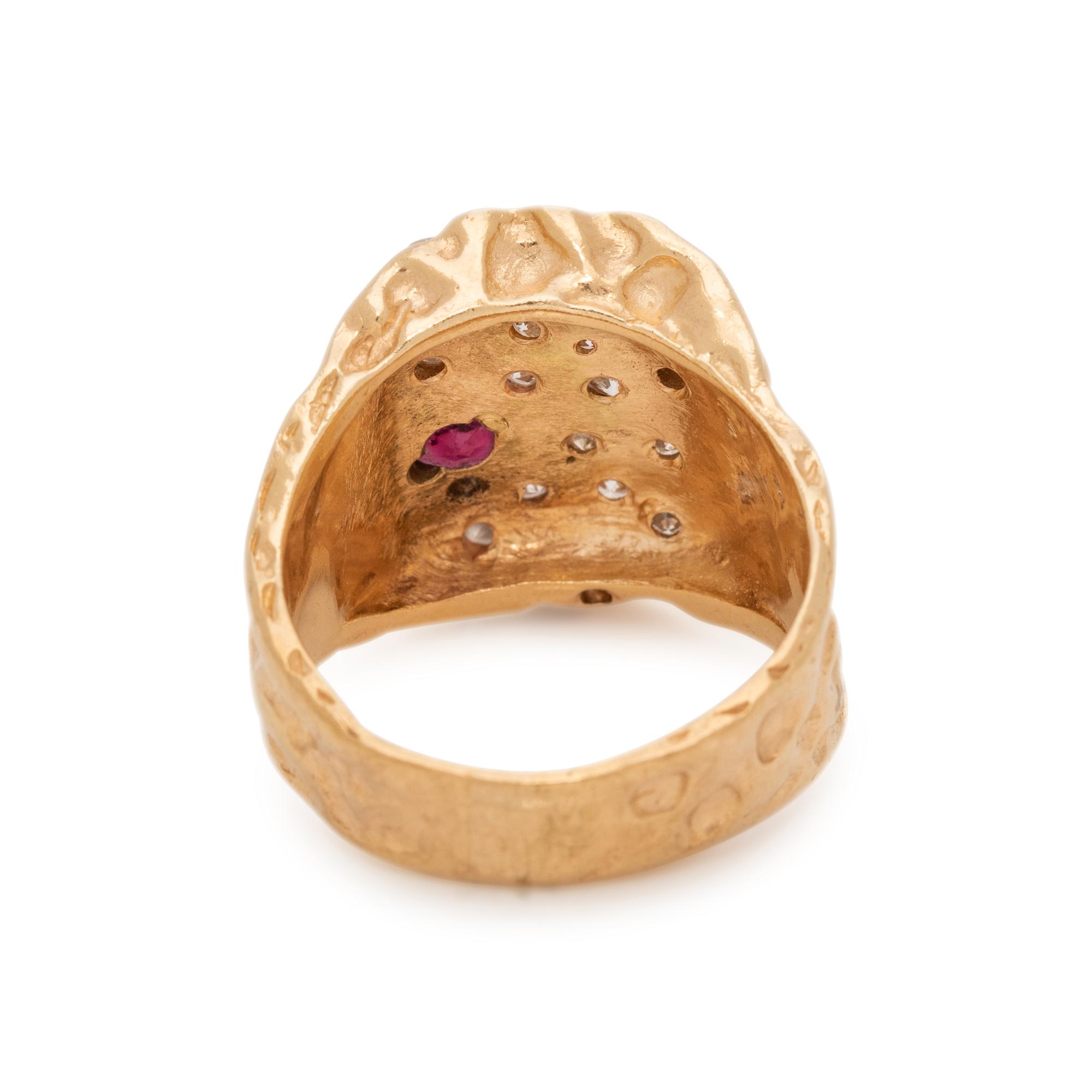 YELLOW GOLD, DIAMOND AND GARNET RING