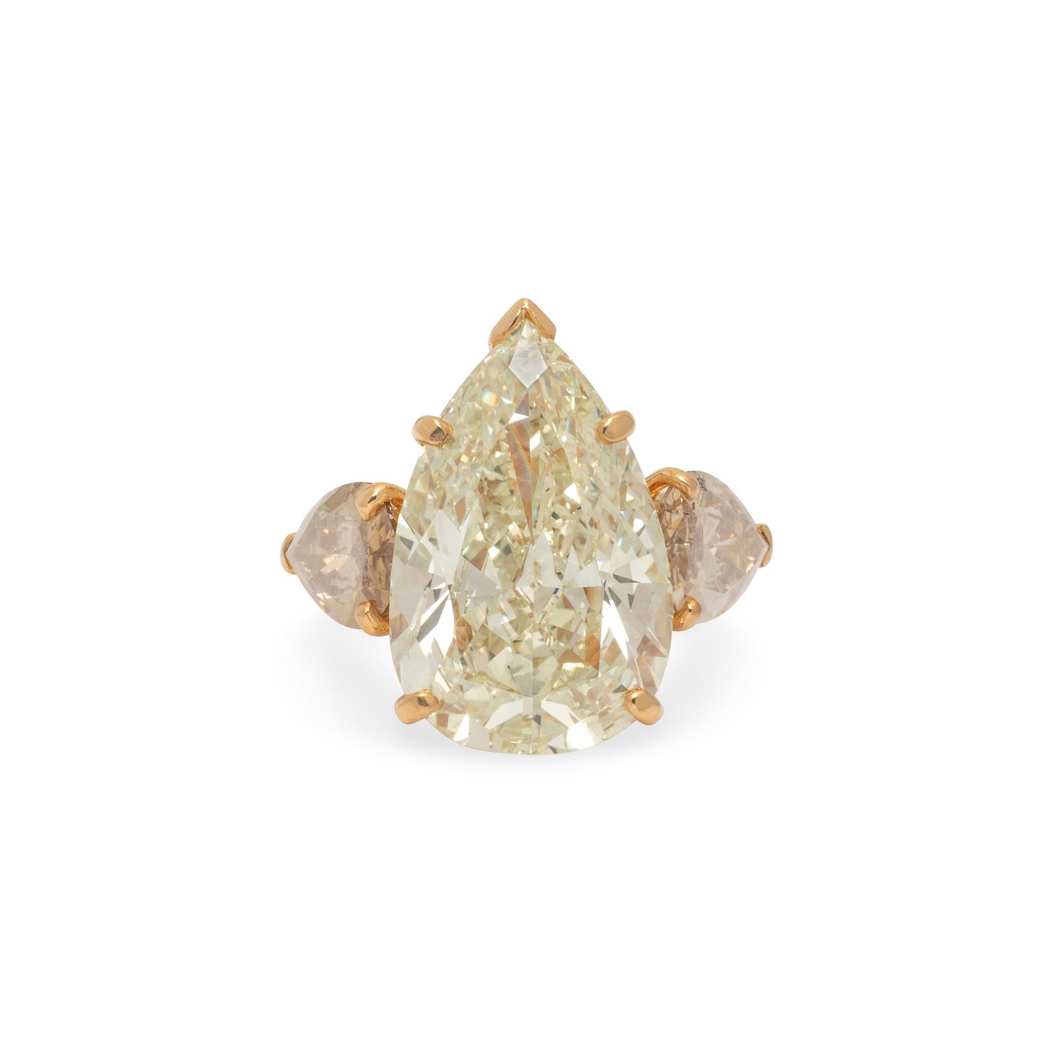 DIAMOND AND COLORED DIAMOND RING