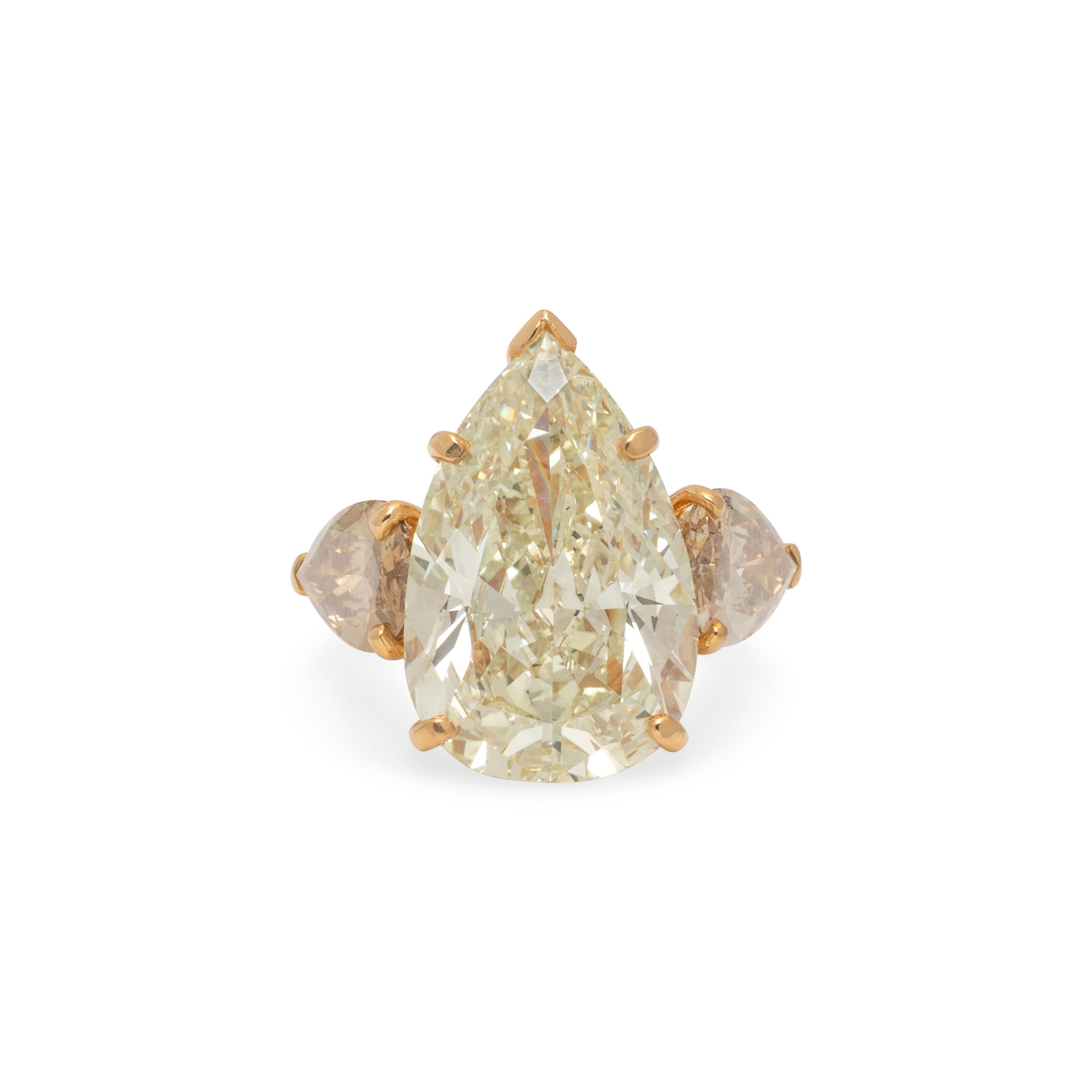 DIAMOND AND COLORED DIAMOND RING