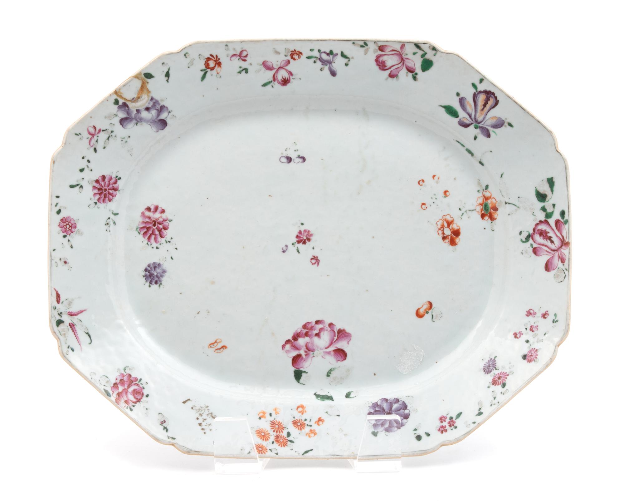 A Famille Rose Porcelain Octagonal Platter — LATE 18TH/EARLY 19TH CENTURY