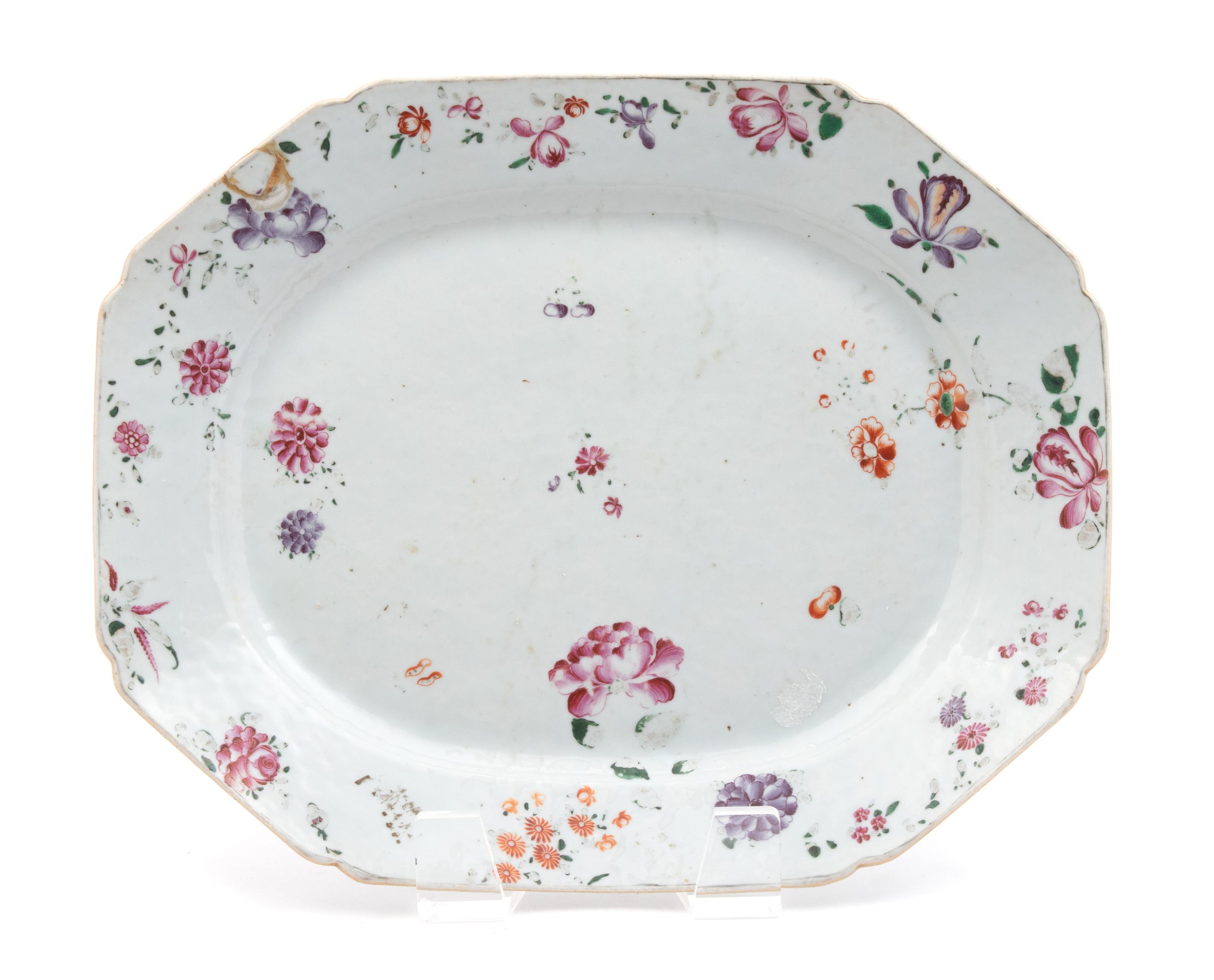 A Famille Rose Porcelain Octagonal Platter — LATE 18TH/EARLY 19TH CENTURY