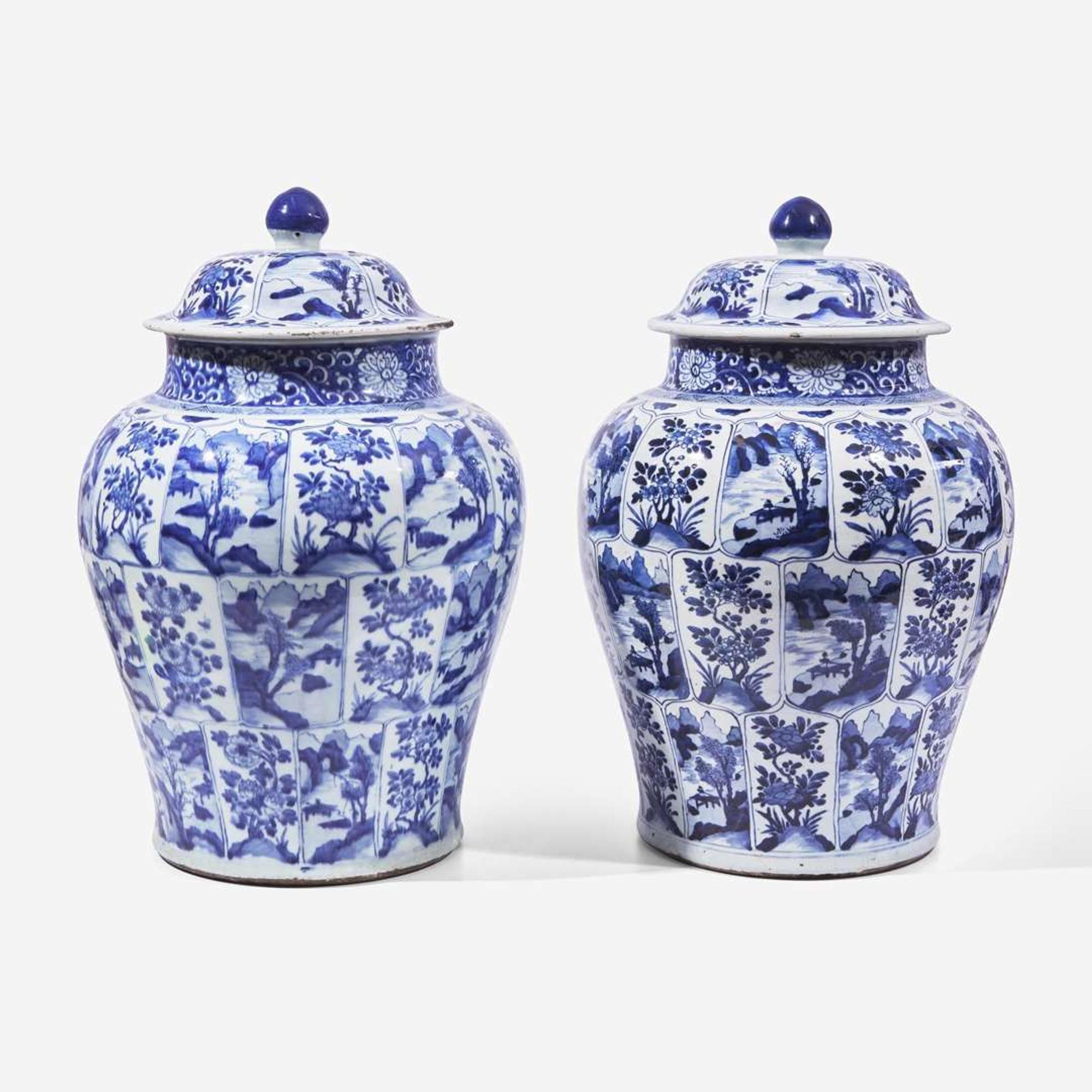 A pair of large Chinese blue and white porcelain jars and covers 青花帶蓋大罐一對 Kangxi period ? ??