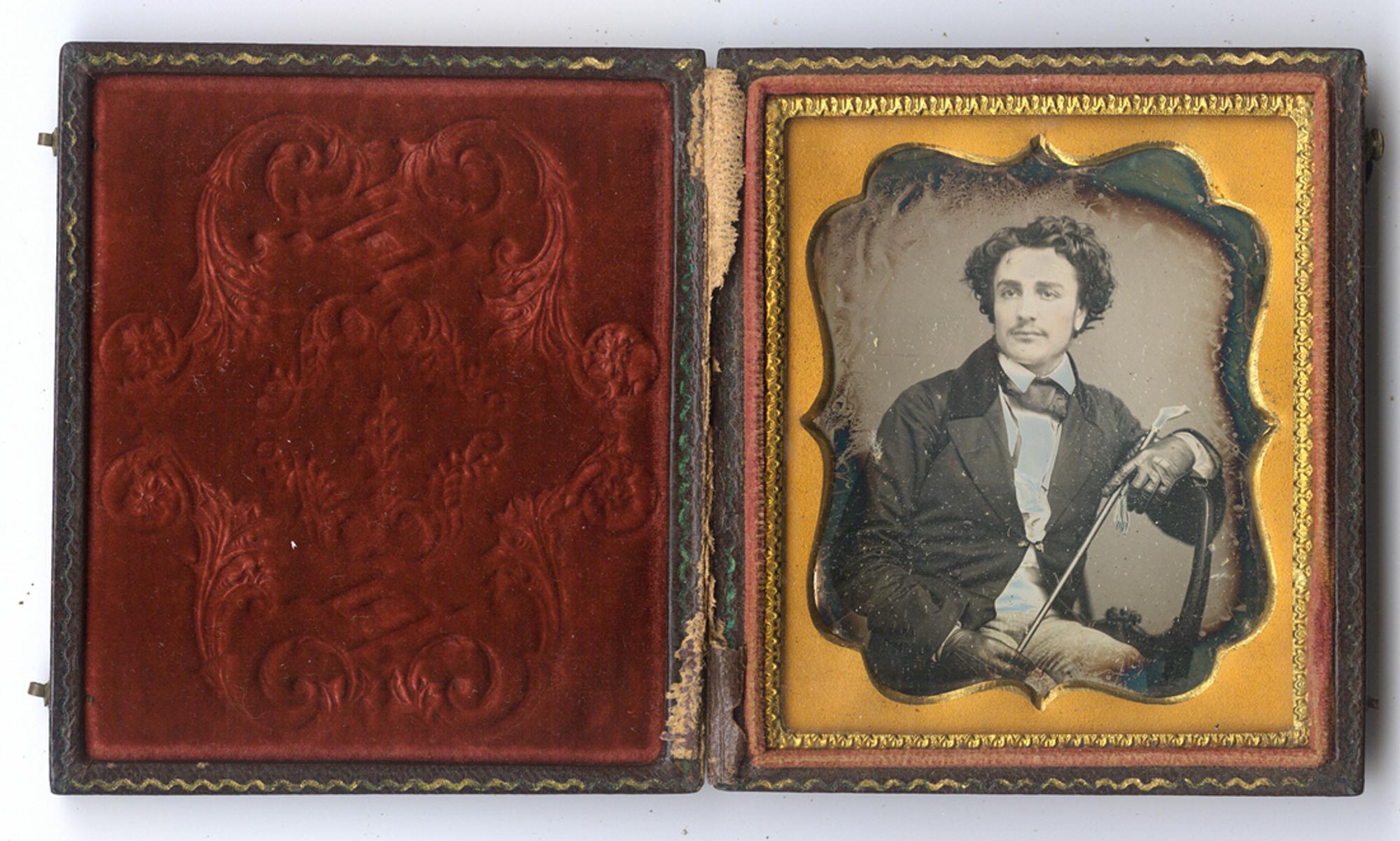 [Daguerreotypes] Differences in Society