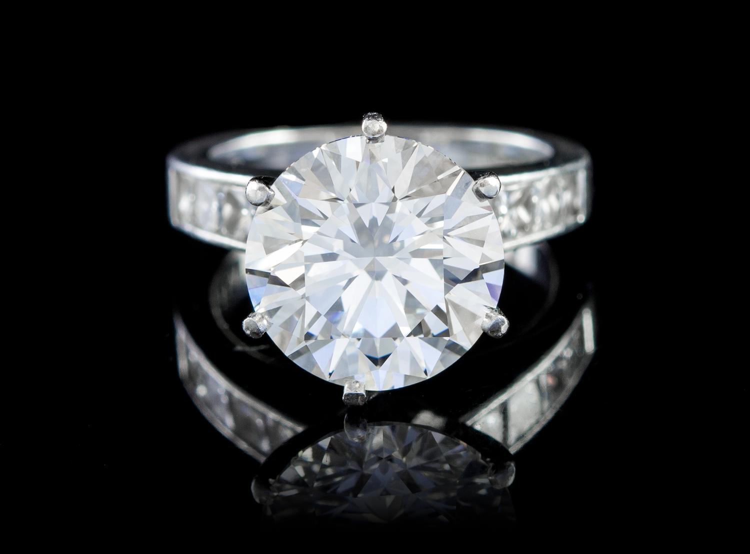 A Fine Platinum and Round Brilliant Cut Diamond Ring, 6.60 dwts.
