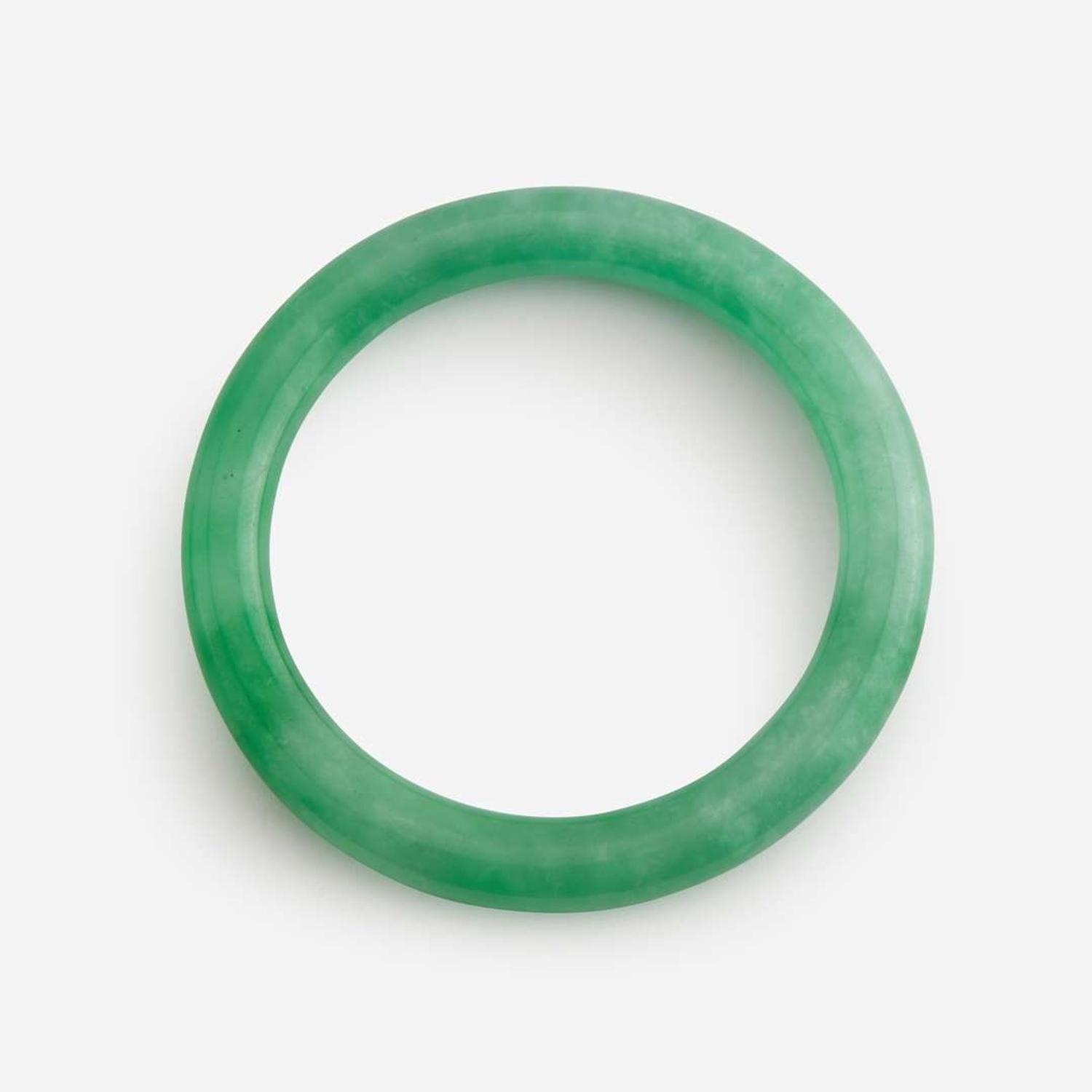 Two jadeite bangles 翡翠圆条镯一组两件