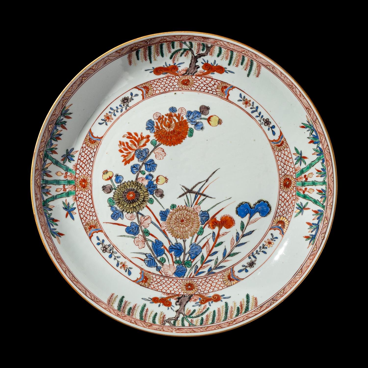 A Chinese Export Imari Style 'Chrysanthemums' Porcelain Charger, Kangxi Period 清康熙 外銷伊萬里式菊花圖賞盤