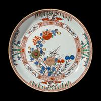 A Chinese Export Imari Style 'Chrysanthemums' Porcelain Charger, Kangxi Period 清康熙 外銷伊萬里式菊花圖賞盤