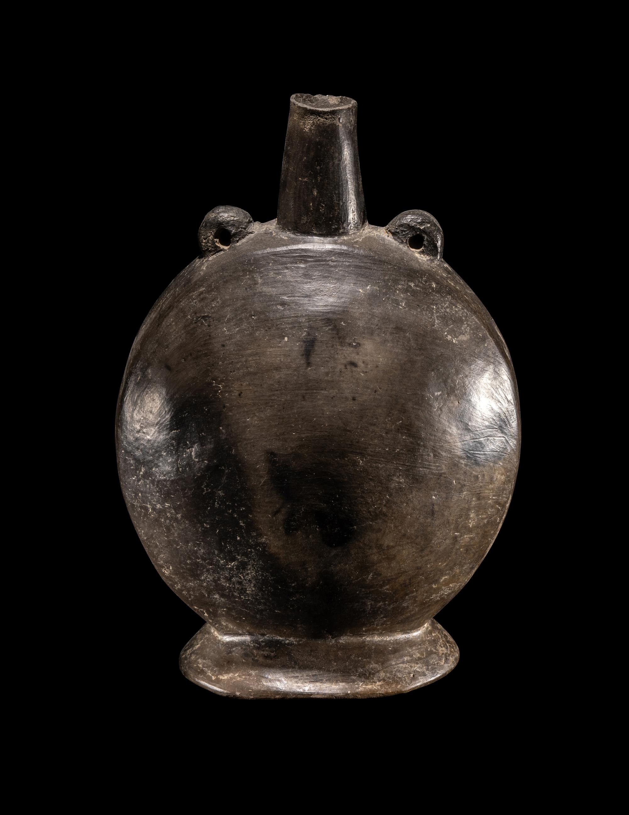 A Chimu Blackware Canteen