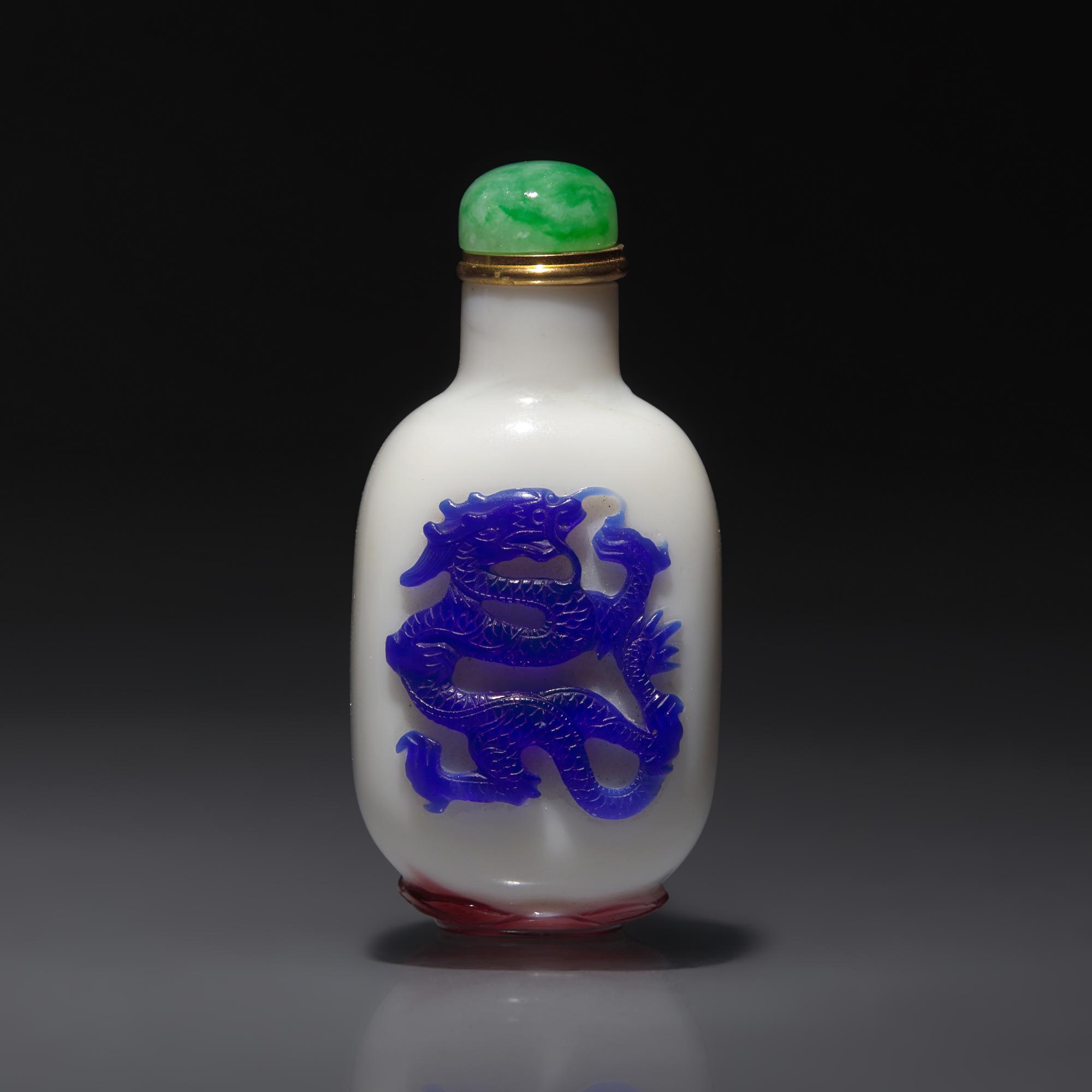 A Chinese Glass Overlay "Dragon and Phoenix" Snuff Bottle, Qing Dynasty, 18th Century — 清中期 涅白地套雙色料龍鳳紋鼻煙壺