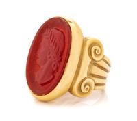 A Yellow Gold and Glass Cameo Ring,