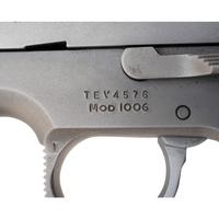* Smith & Wesson Model 1006