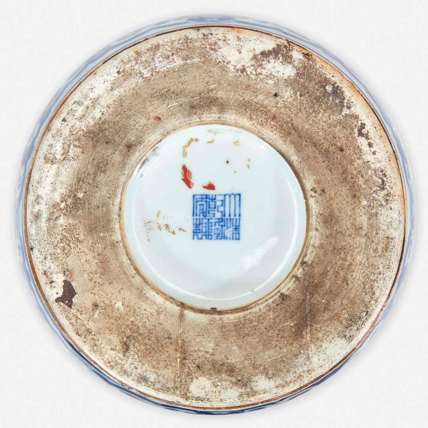 An unusual large Chinese blue and white porcelain archaistic vase 倣古风格青花瓷瓶 Qianlong six-character seal mark