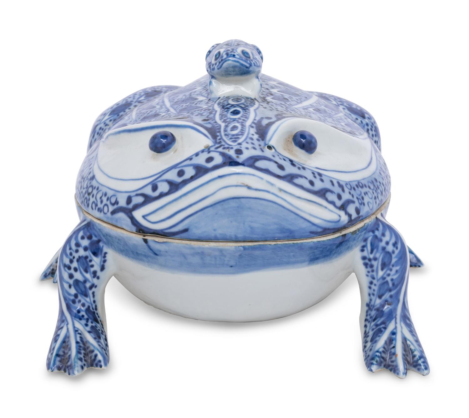 A Chinese Export Blue and White Porcelain Frog-Form Soup Tureen and Cover