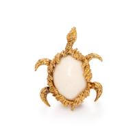 CHAUMET, YELLOW GOLD AND ANGEL SKIN CORAL TURTLE BROOCH