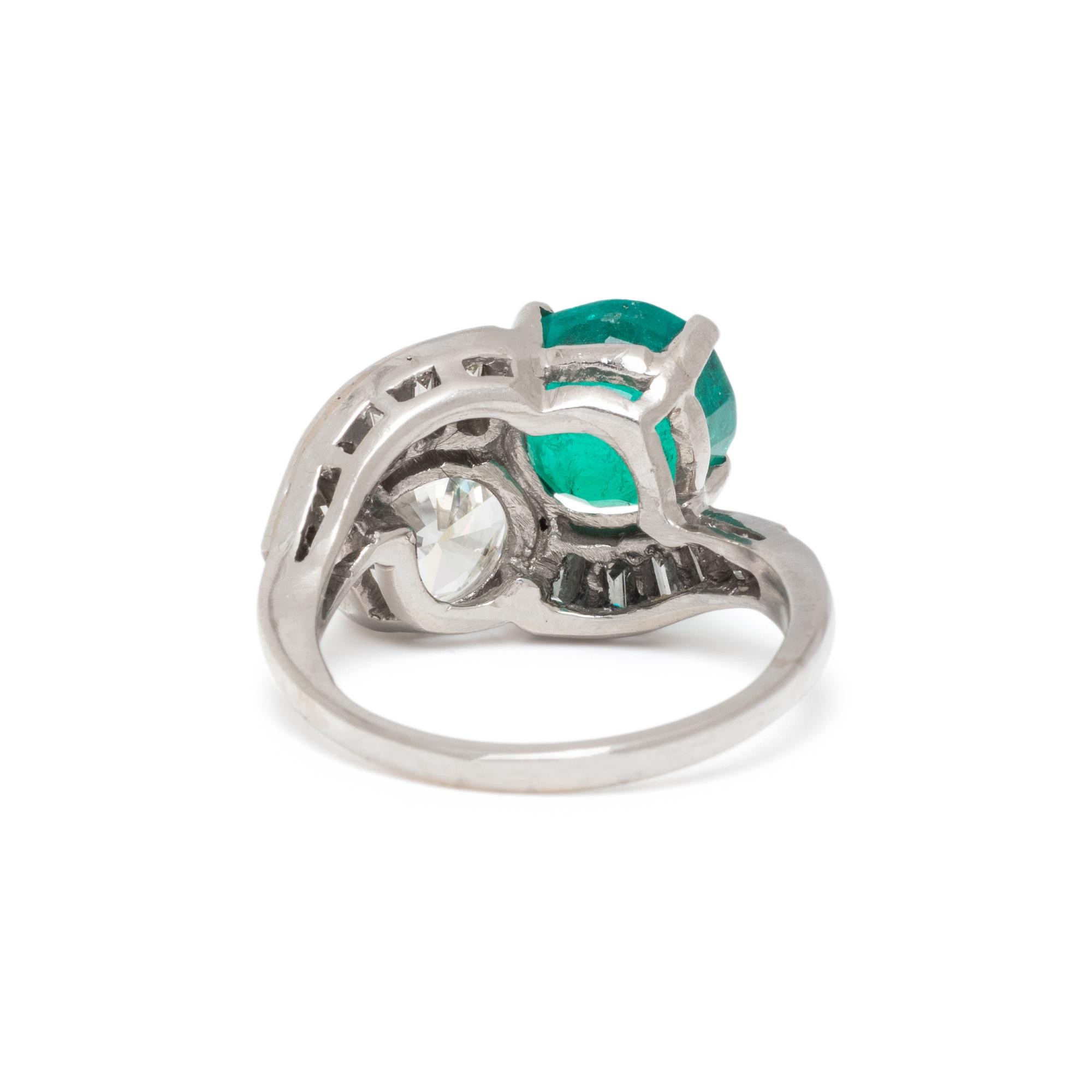 DIAMOND AND COLOMBIAN EMERALD 'TOI ET MOI' RING