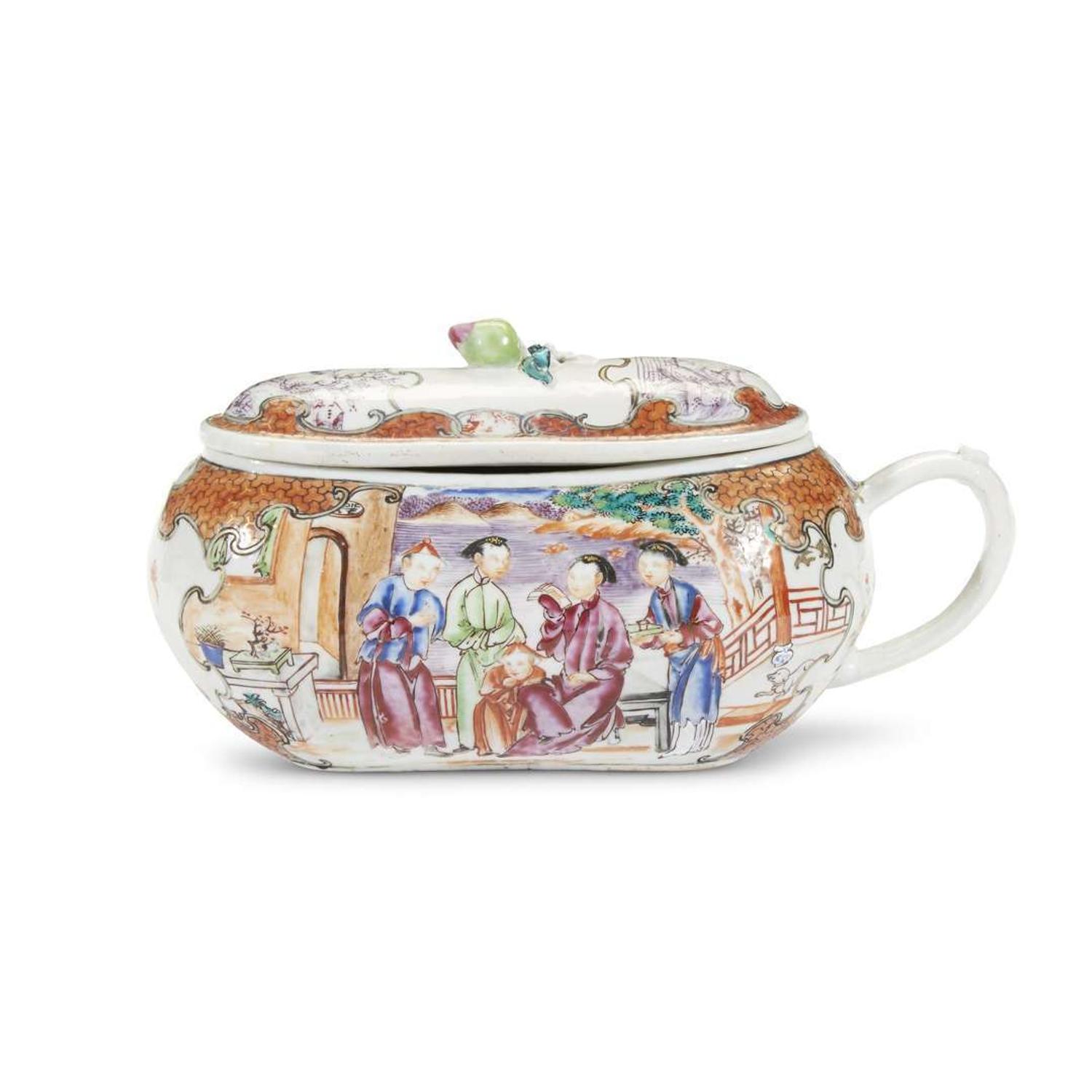 A Chinese export porcelain bean-form covered bourdaloue 19th century