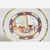 Three finely-decorated “Rockefeller” pattern Chinese export porcelain bowls and dishes 出口瓷一组三件 Circa ? 1805