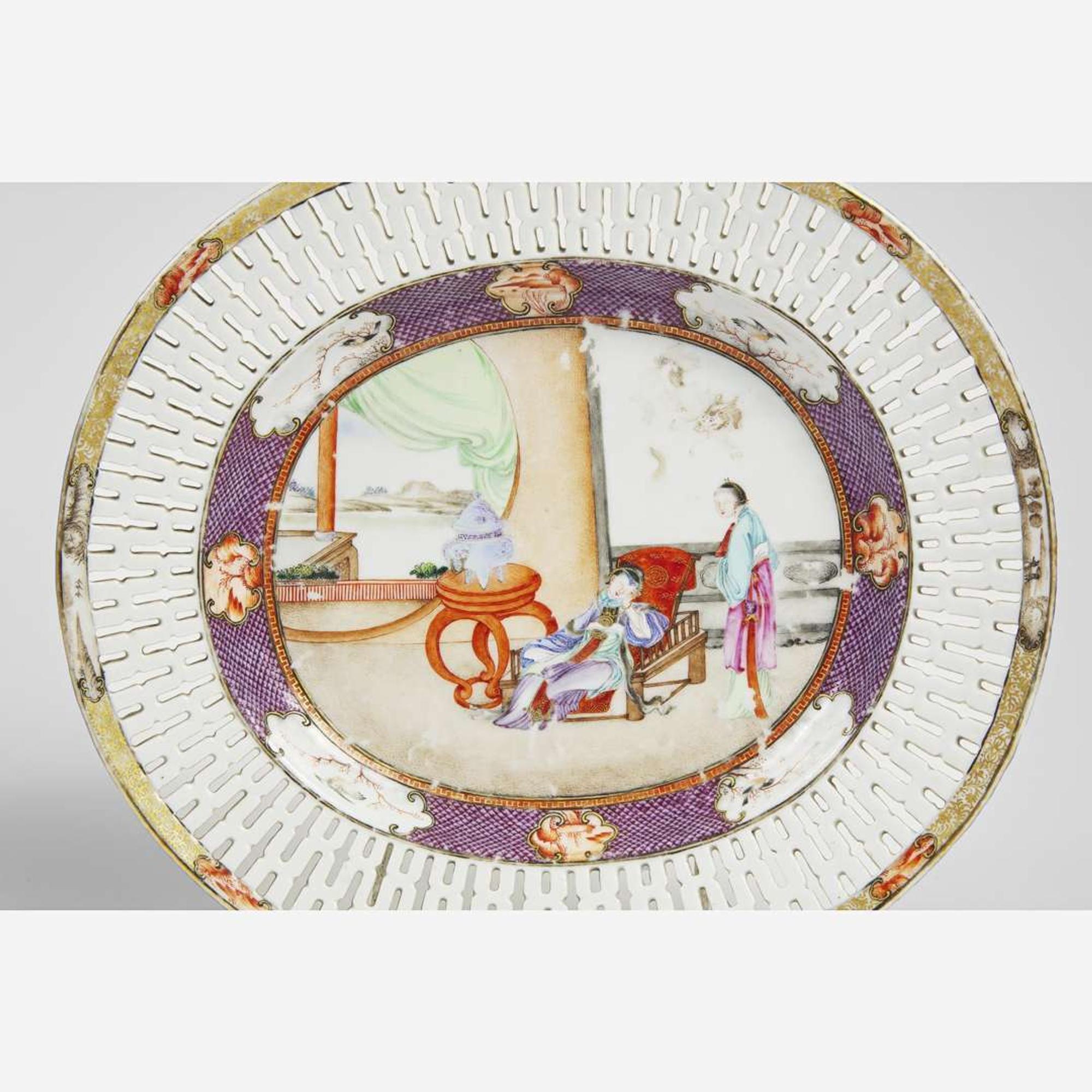 Three finely-decorated “Rockefeller” pattern Chinese export porcelain bowls and dishes 出口瓷一组三件 Circa ? 1805