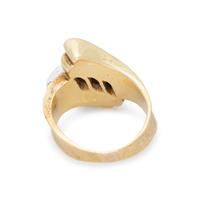 YELLOW GOLD AND DIAMOND RING
