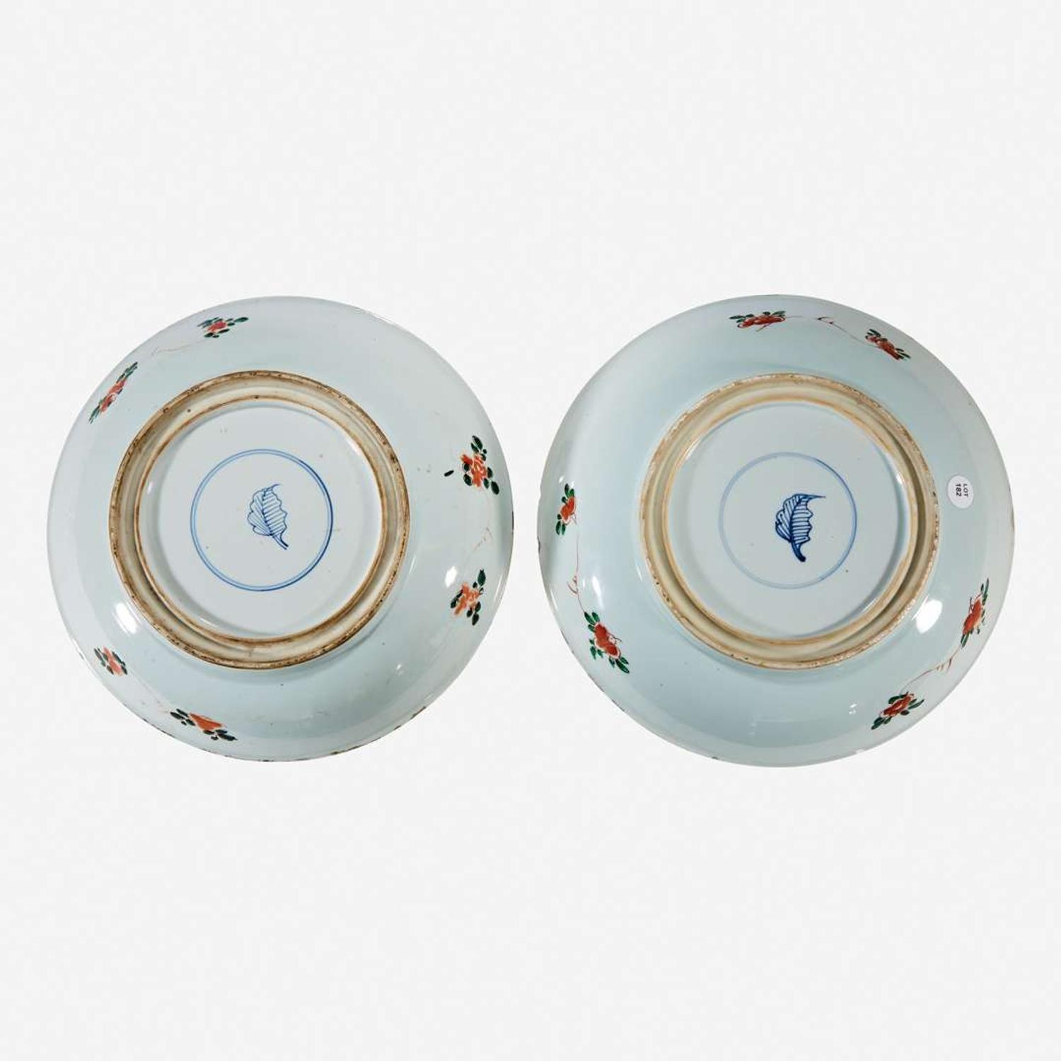 Two similar Chinese famille verte-decorated porcelain large dishes Kangxi period, 17th Century