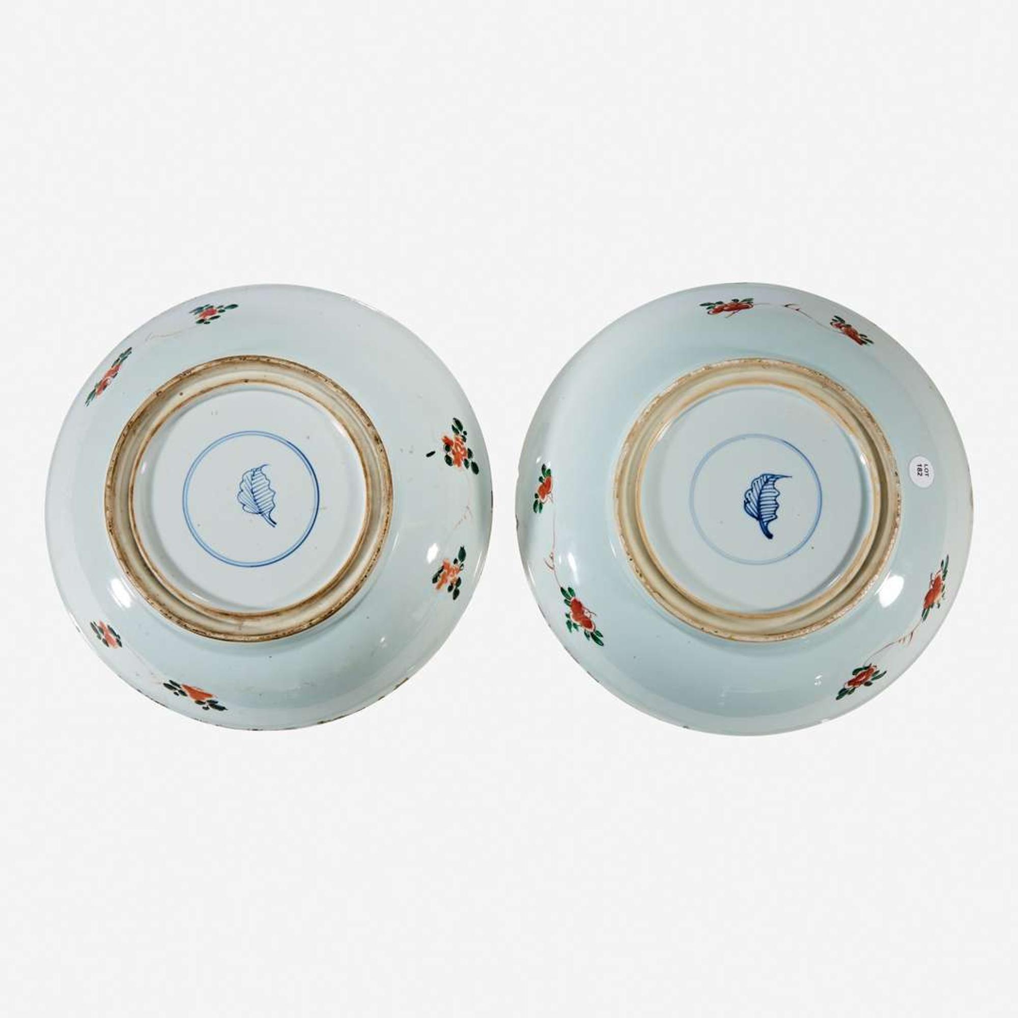 Two similar Chinese famille verte-decorated porcelain large dishes Kangxi period, 17th Century