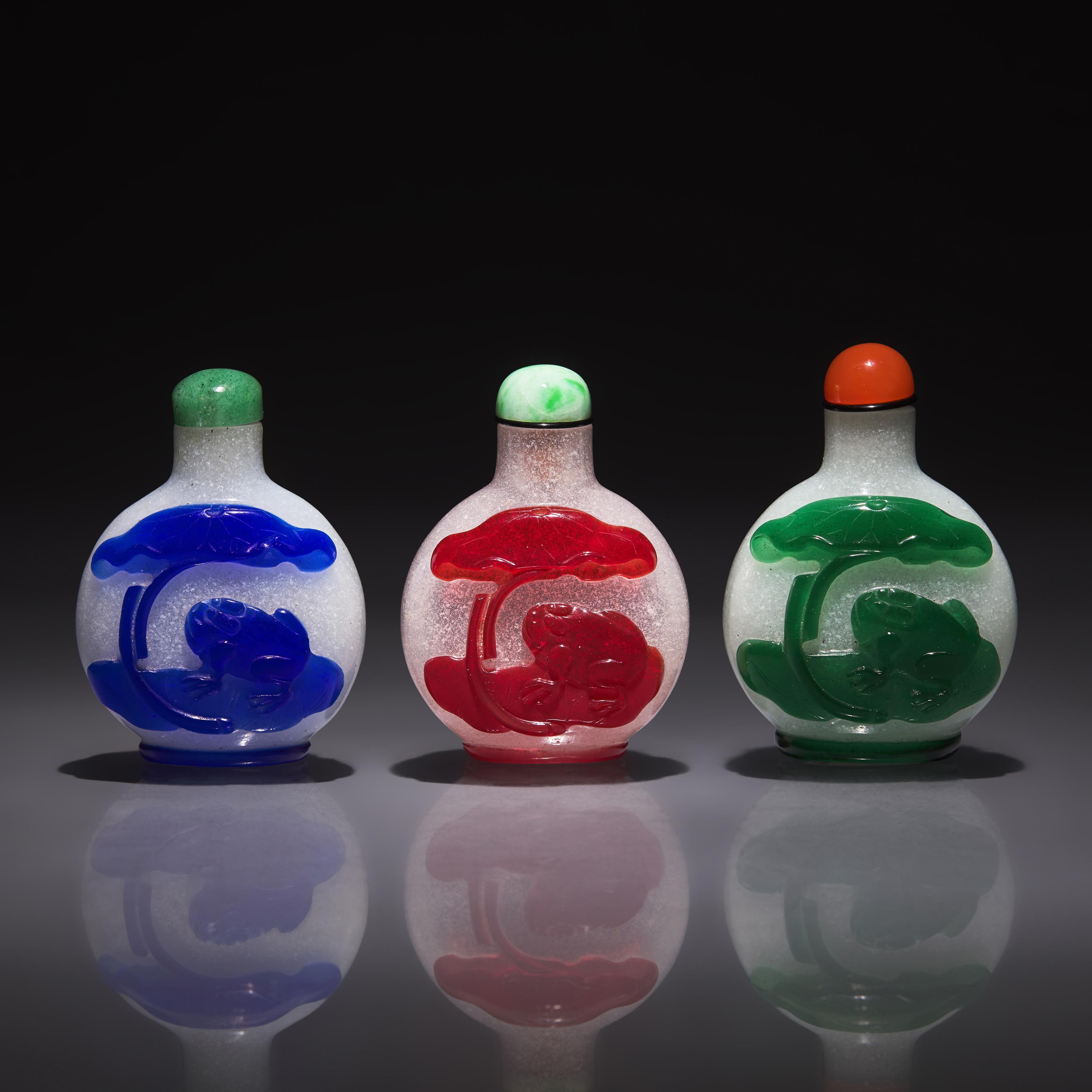 Three Chinese Overlay Glass "Xuanwu" Snuff Bottles, Qing Dynasty, 18th/19th Century — 清中晚期 雪霏地套料鼻煙壺三支