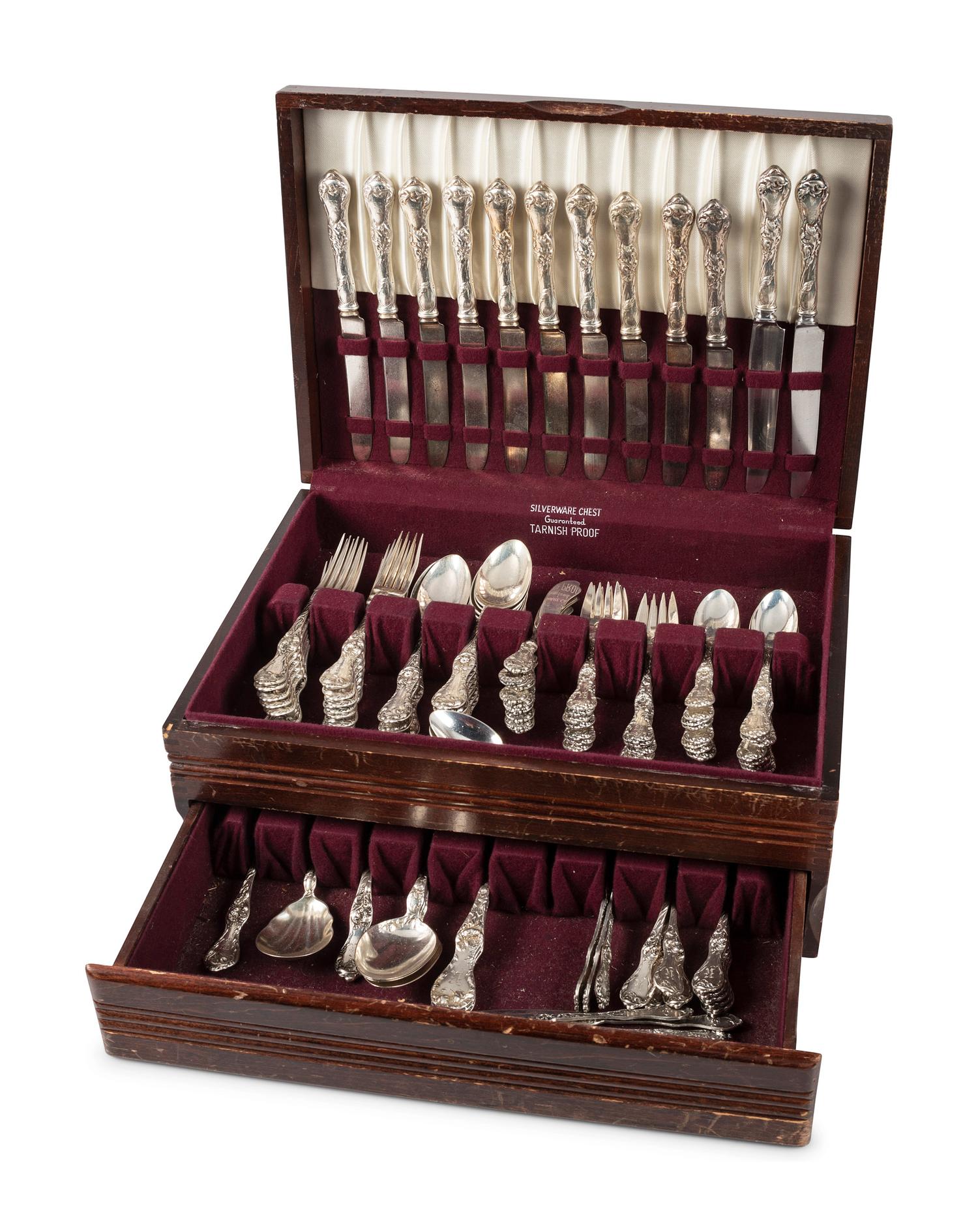 A Reed and Barton 'Le Cinq Fleurs' Silver Flatware Service