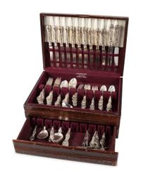 A Reed and Barton 'Le Cinq Fleurs' Silver Flatware Service