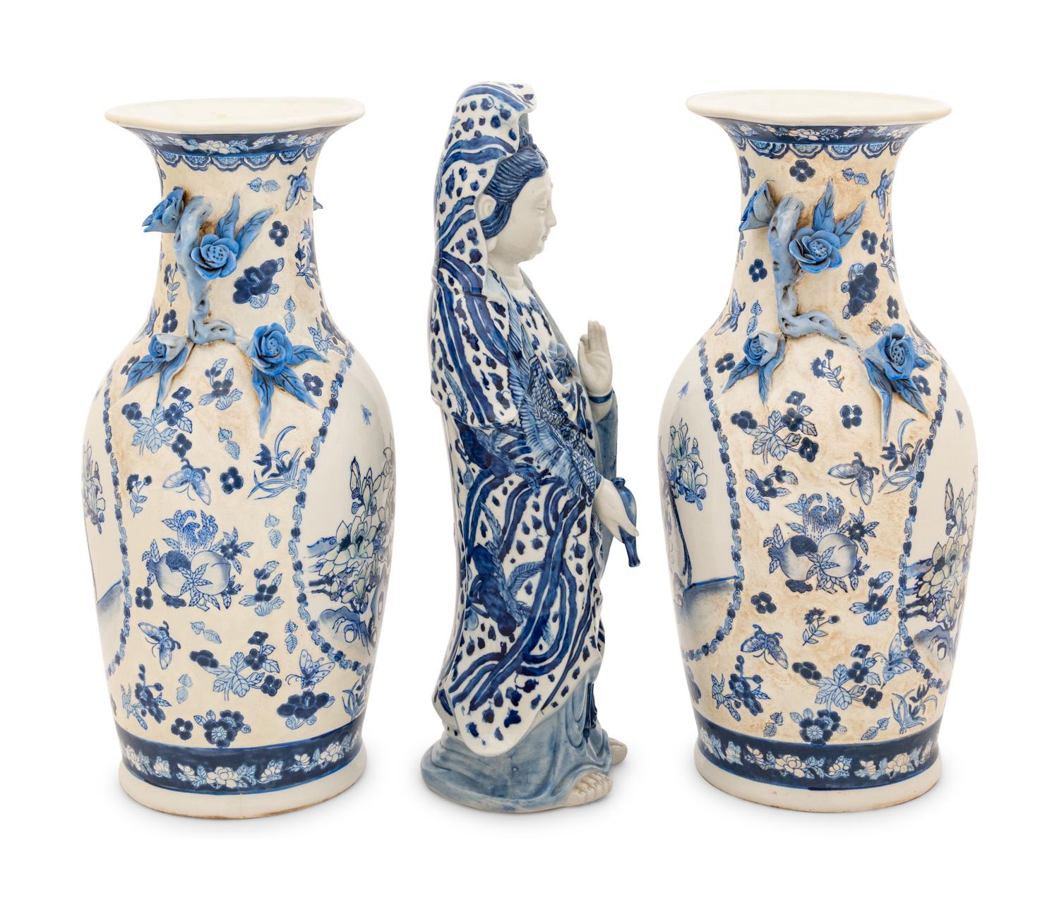 Three Chinese Export Blue and White Porcelain Articles