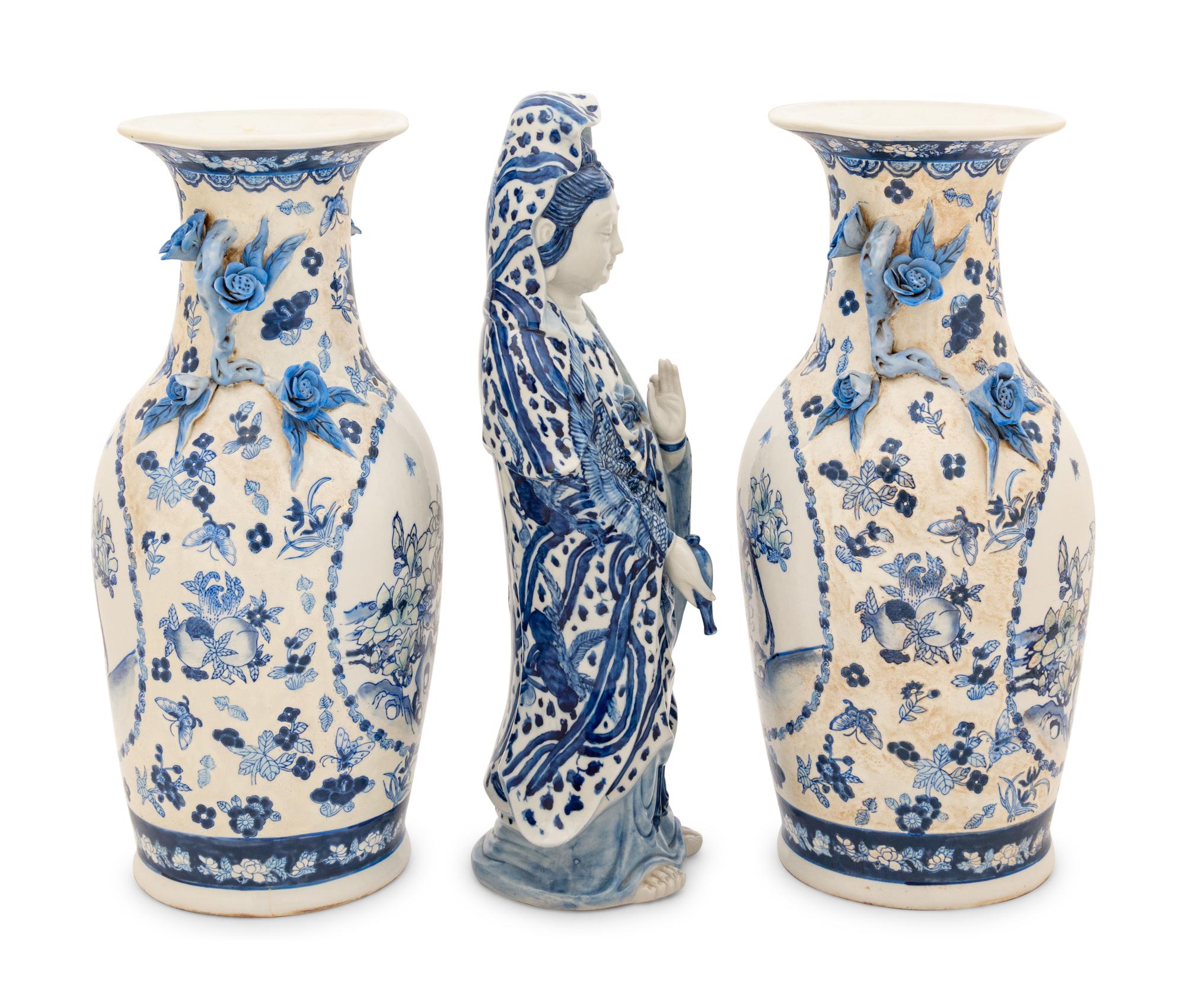 Three Chinese Export Blue and White Porcelain Articles