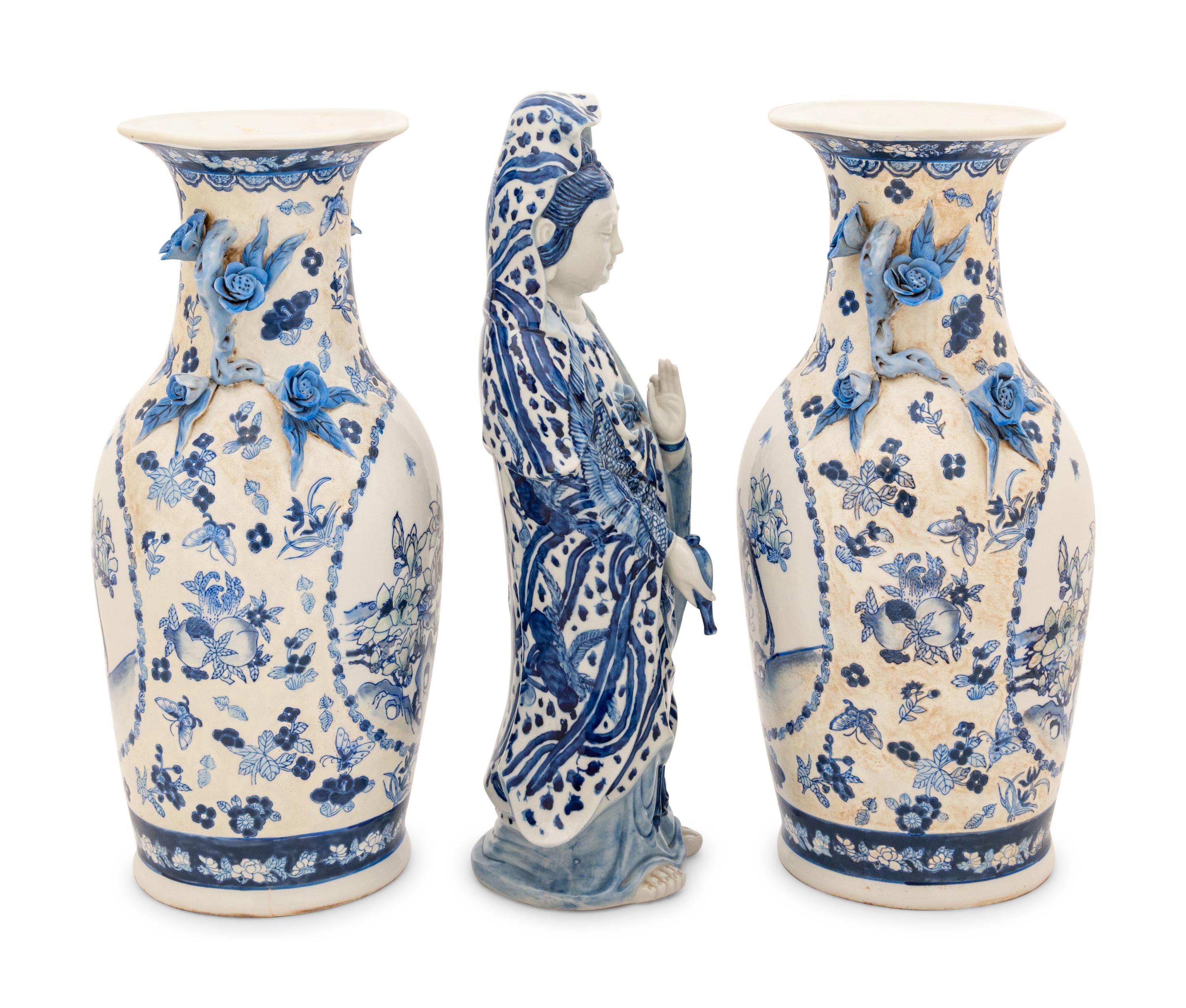 Three Chinese Export Blue and White Porcelain Articles