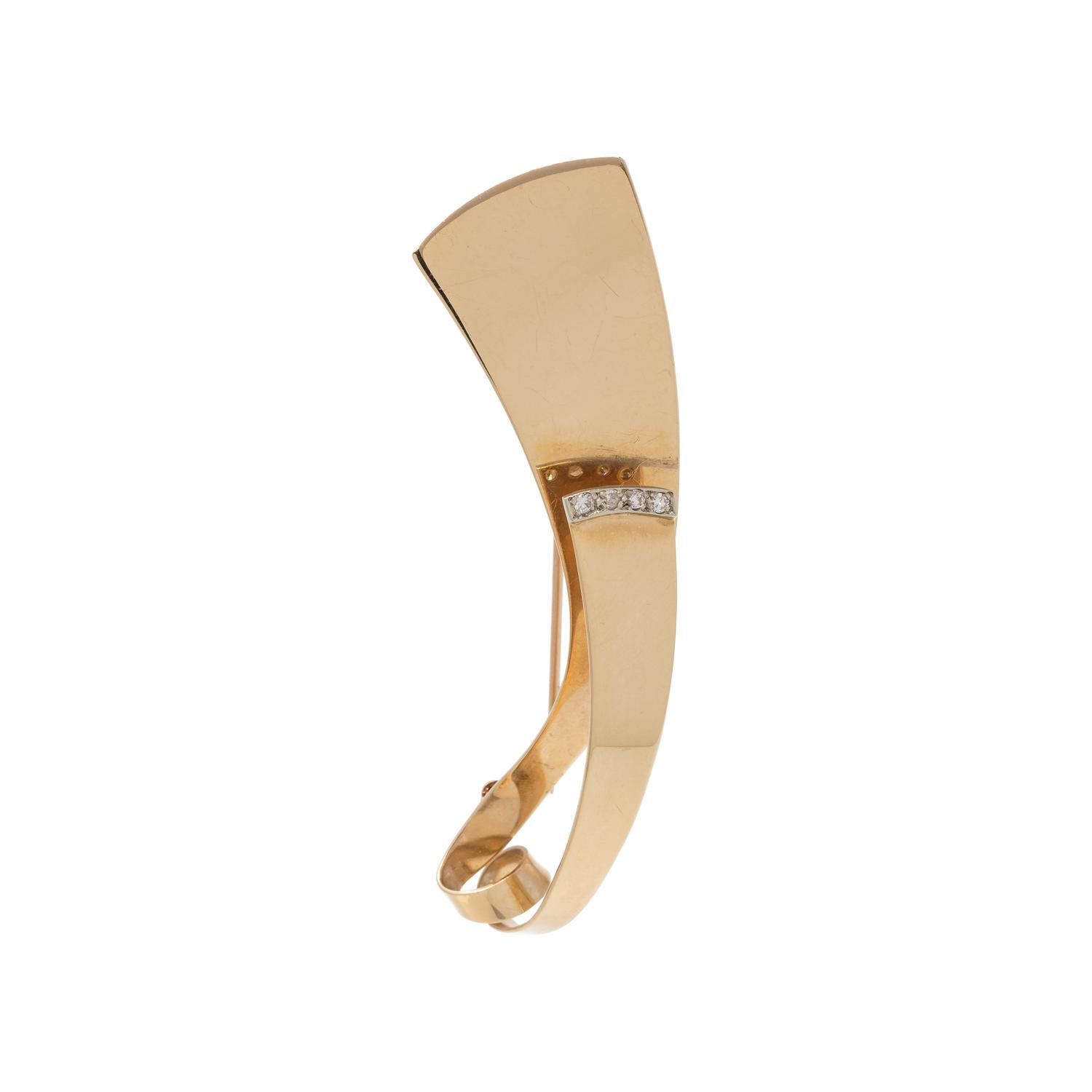 YELLOW GOLD AND DIAMOND BROOCH