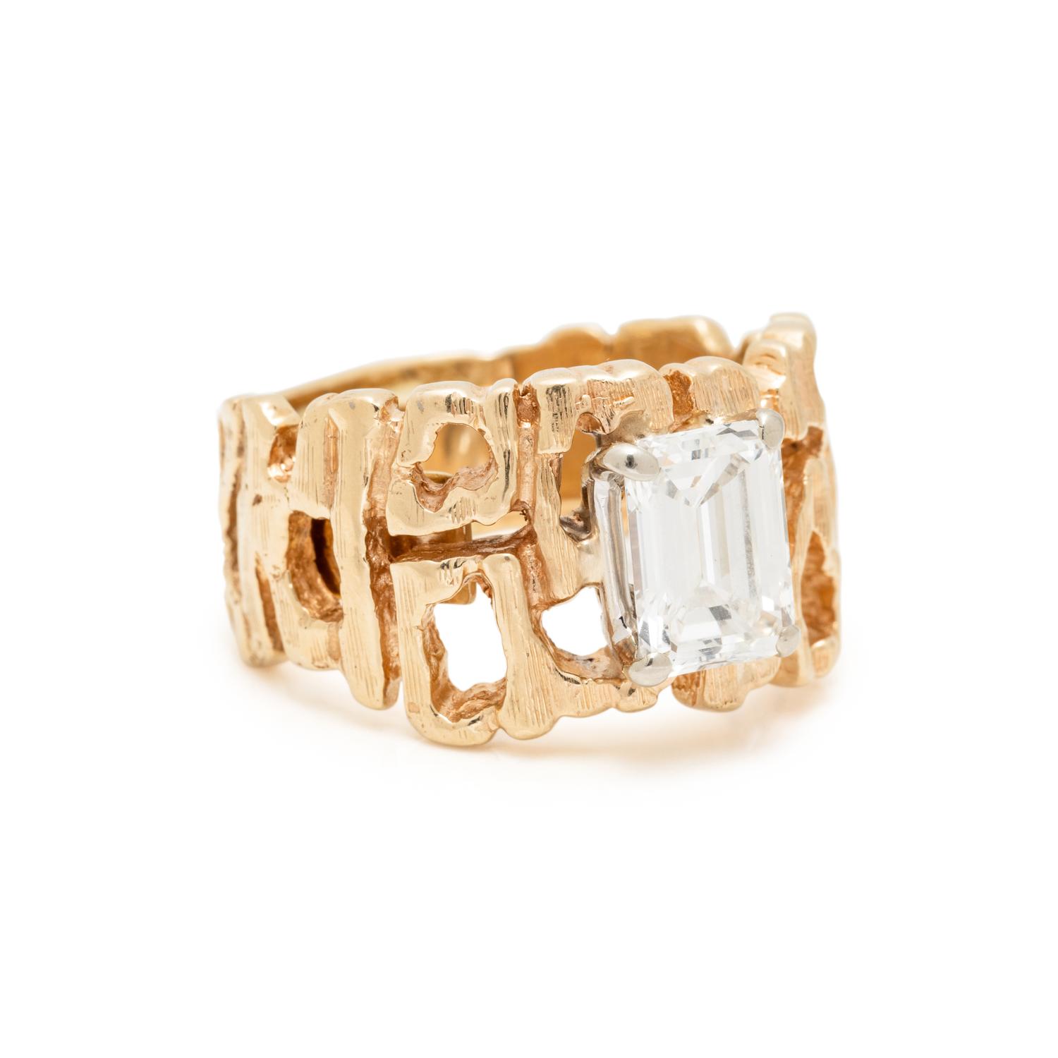 YELLOW GOLD AND DIAMOND RING
