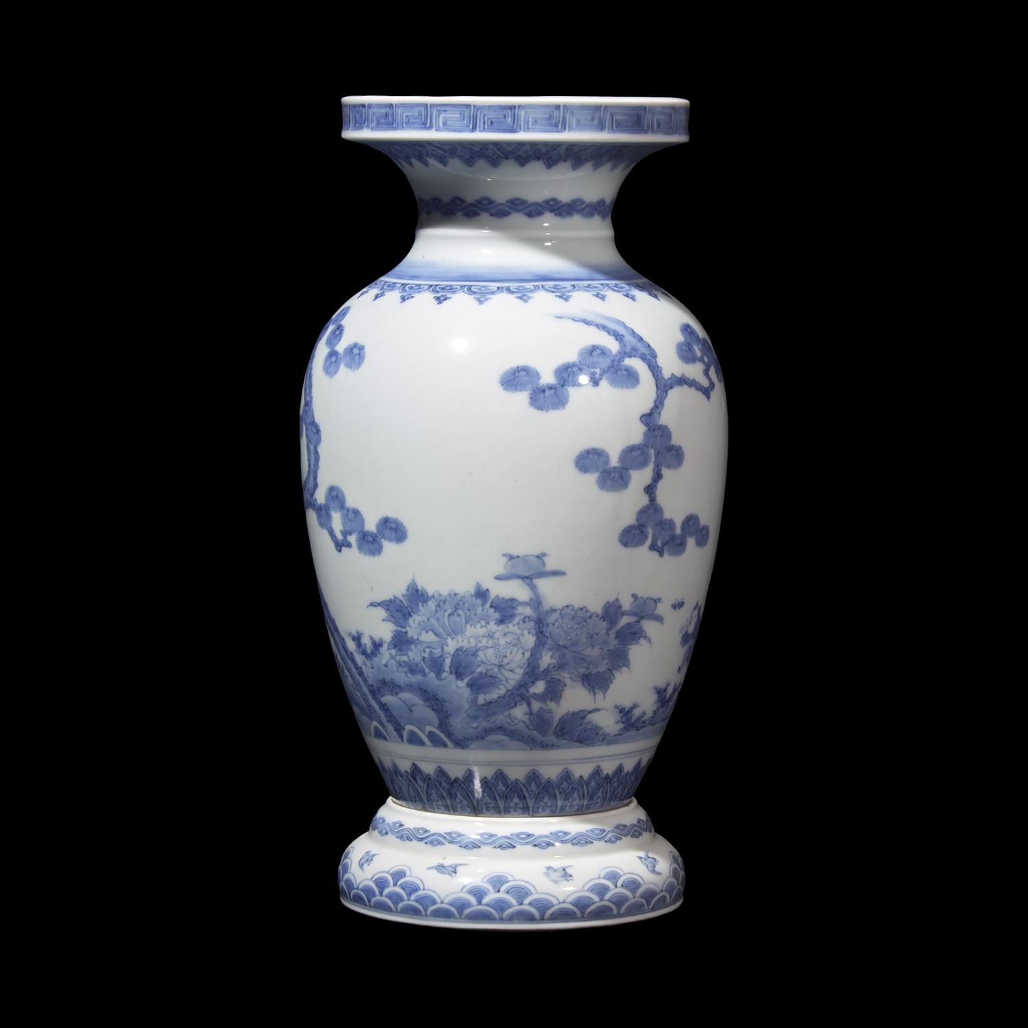 A Japanese Hirado 'Boys and Butterflies' Porcelain Vase, Meiji Period 日本明治時代 平戶燒青花松下童子圖賞瓶