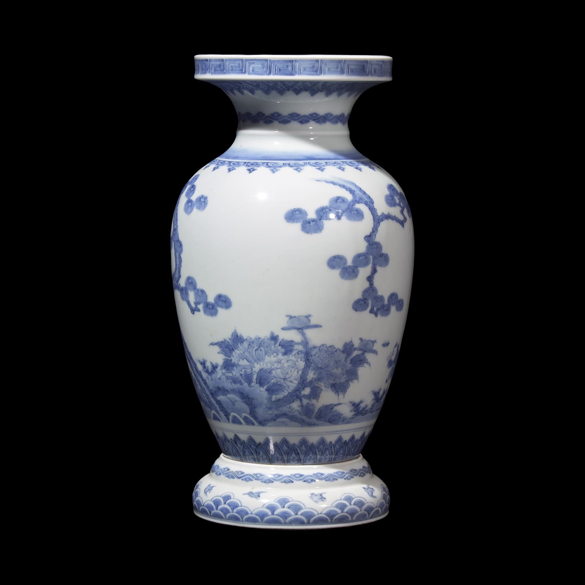 A Japanese Hirado 'Boys and Butterflies' Porcelain Vase, Meiji Period 日本明治時代 平戶燒青花松下童子圖賞瓶