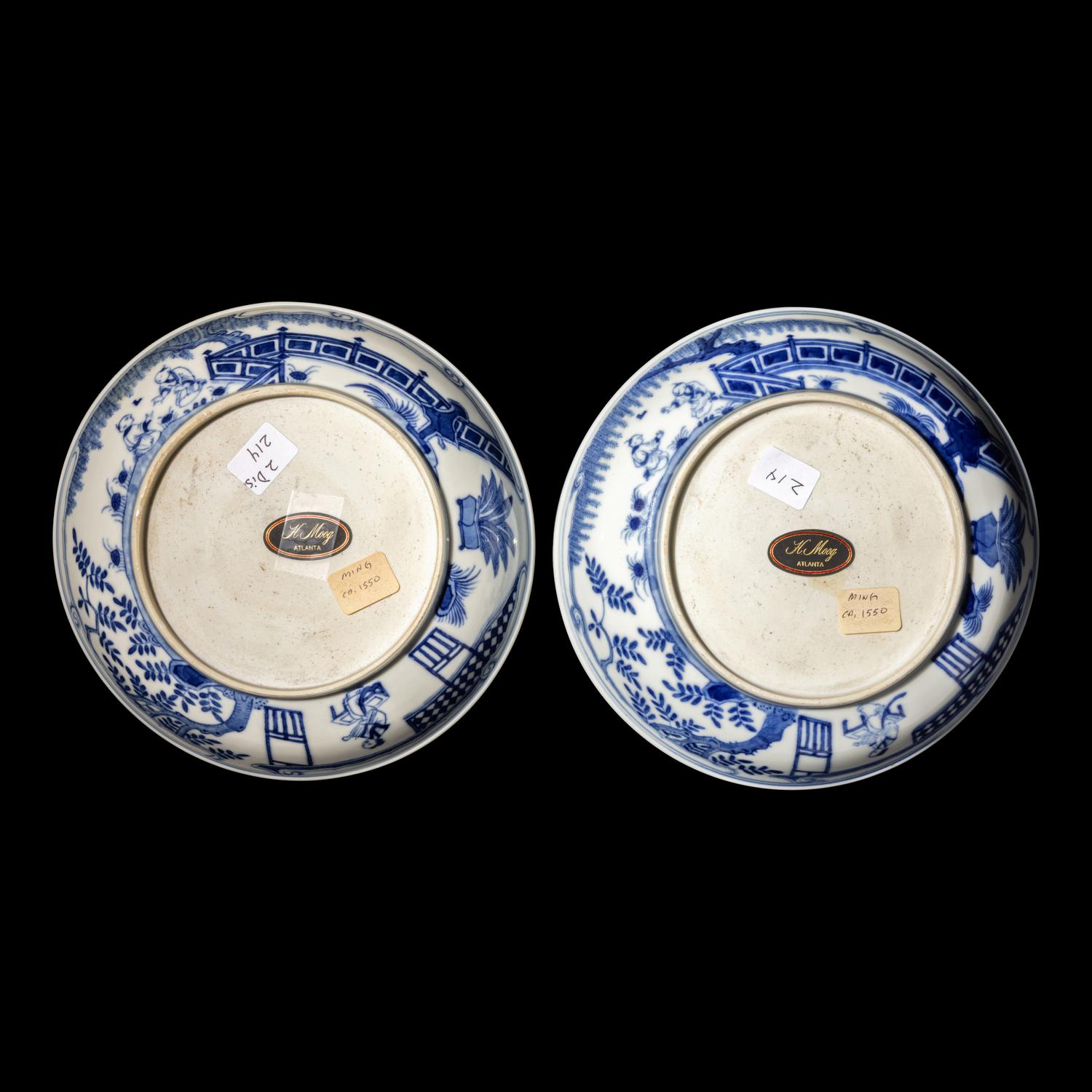 A Pair of Chinese Blue and White Porcelain 'Three Friends of Winter' Plates, 19th Century 清晚期 青花歲寒三友賞盤一對