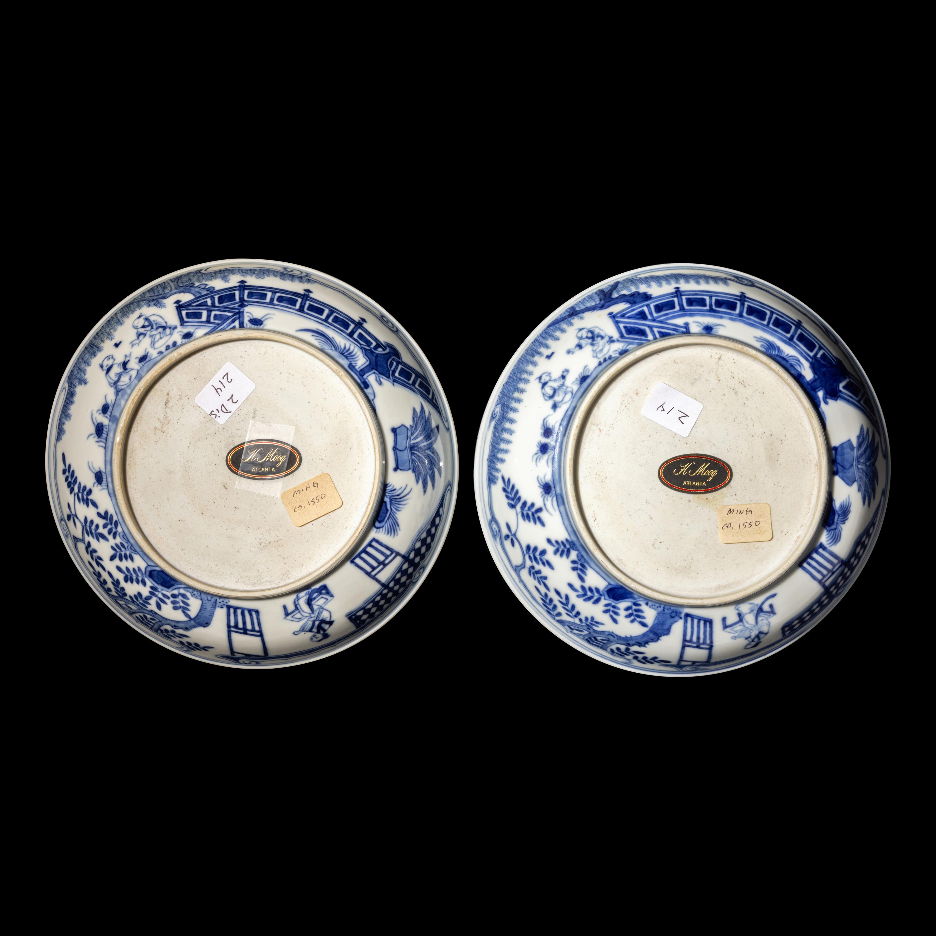 A Pair of Chinese Blue and White Porcelain 'Three Friends of Winter' Plates, 19th Century 清晚期 青花歲寒三友賞盤一對