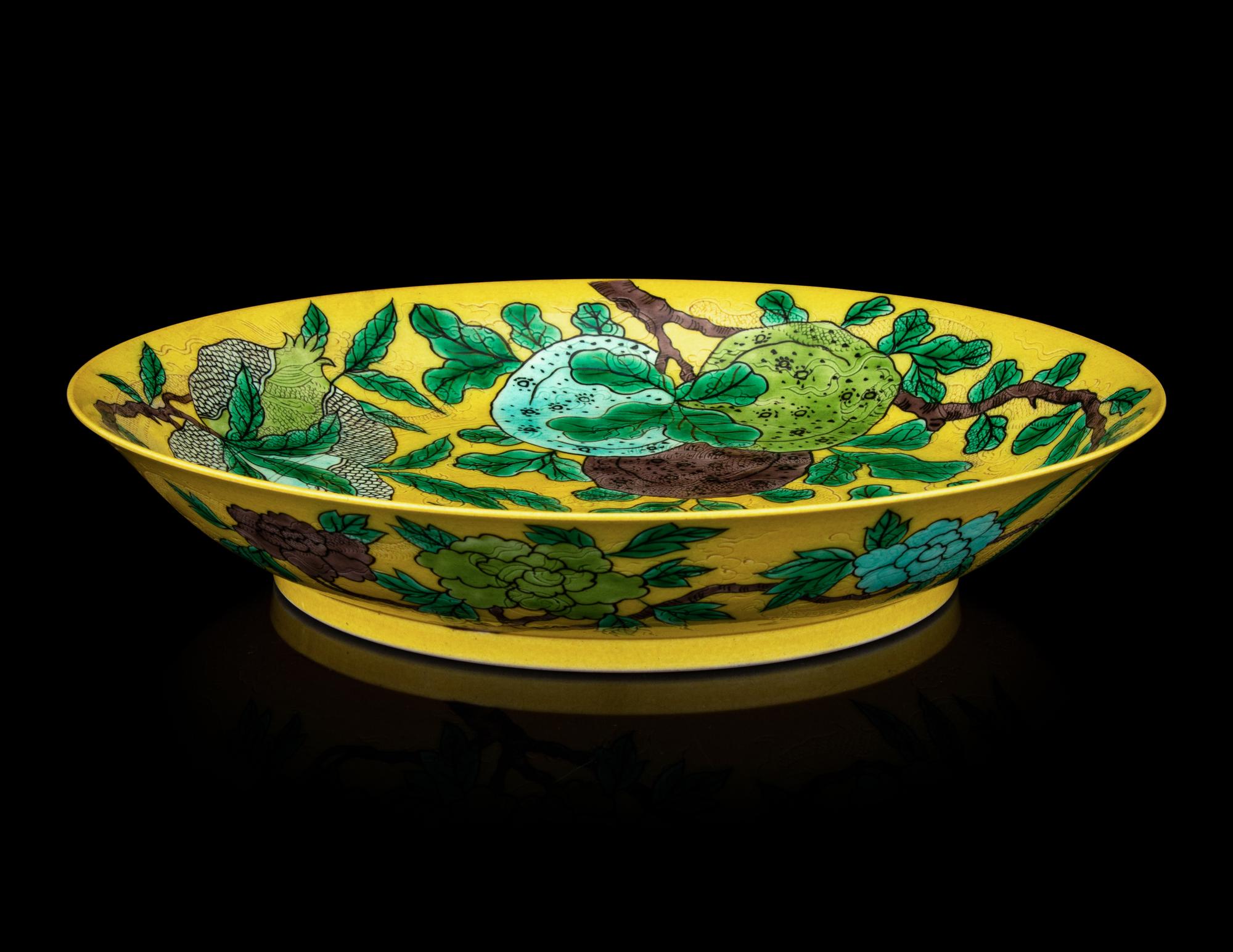 A Chinese Famille Verte Porcelain Charger