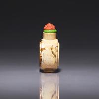 Three Chinese Jade and Hardstone Snuff Bottles 玉、石鼻烟壺三支