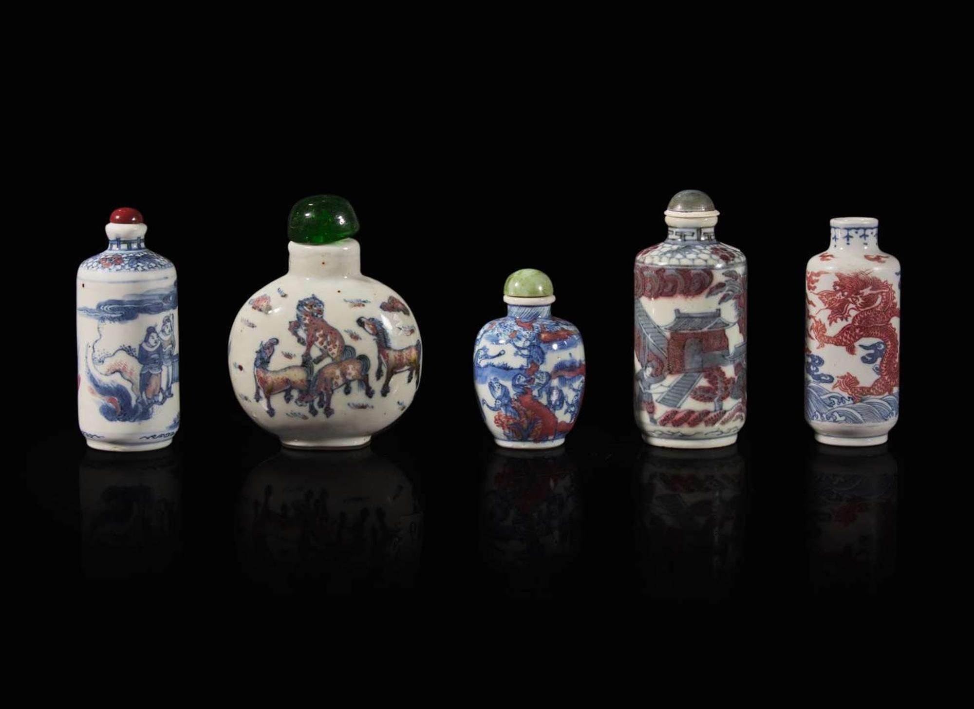 A group of five Chinese underglaze blue and red snuff bottles 青花釉裡紅鼻煙壺一組五件